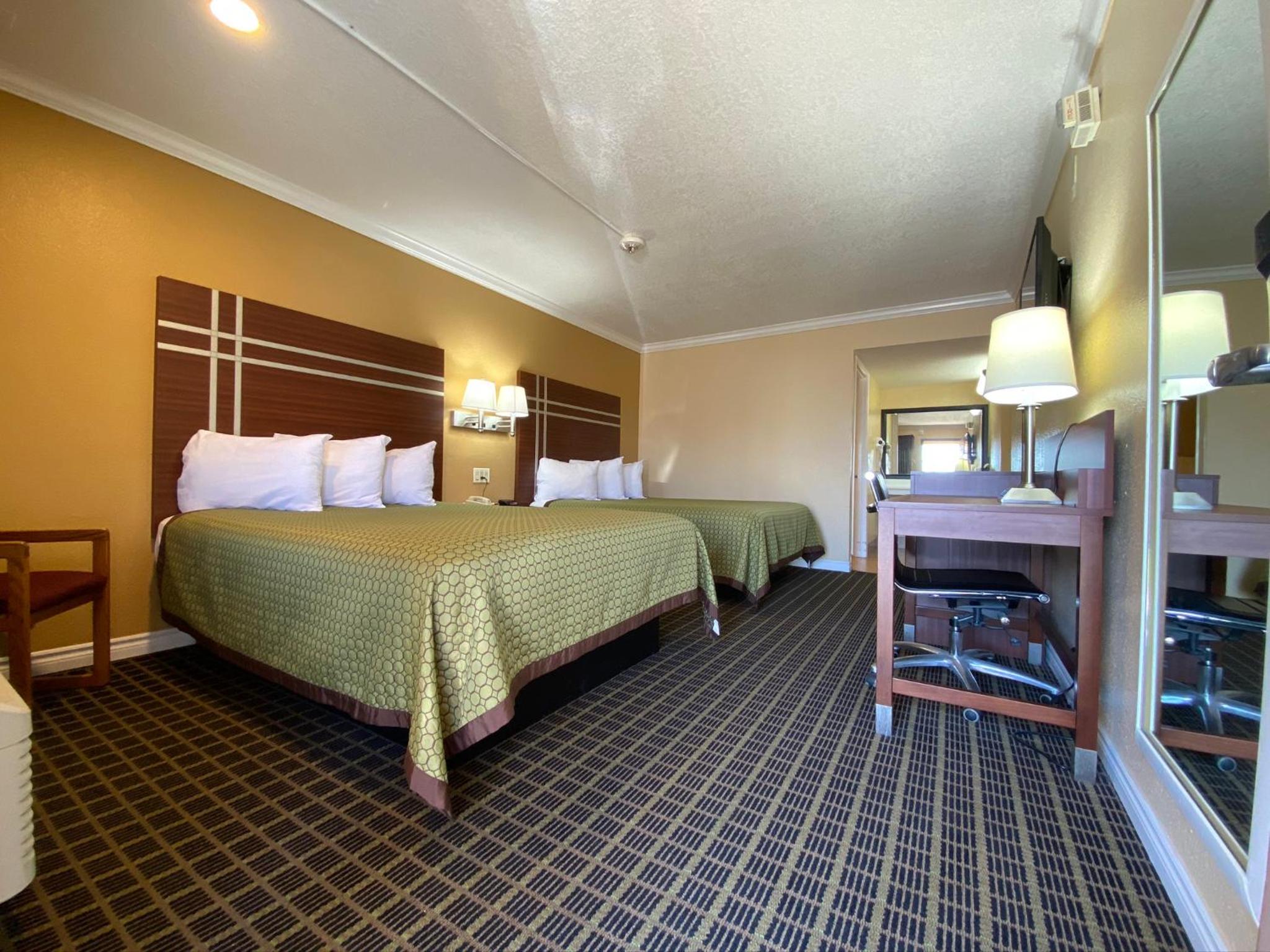 Queen Room - Disability Access - Photo 3