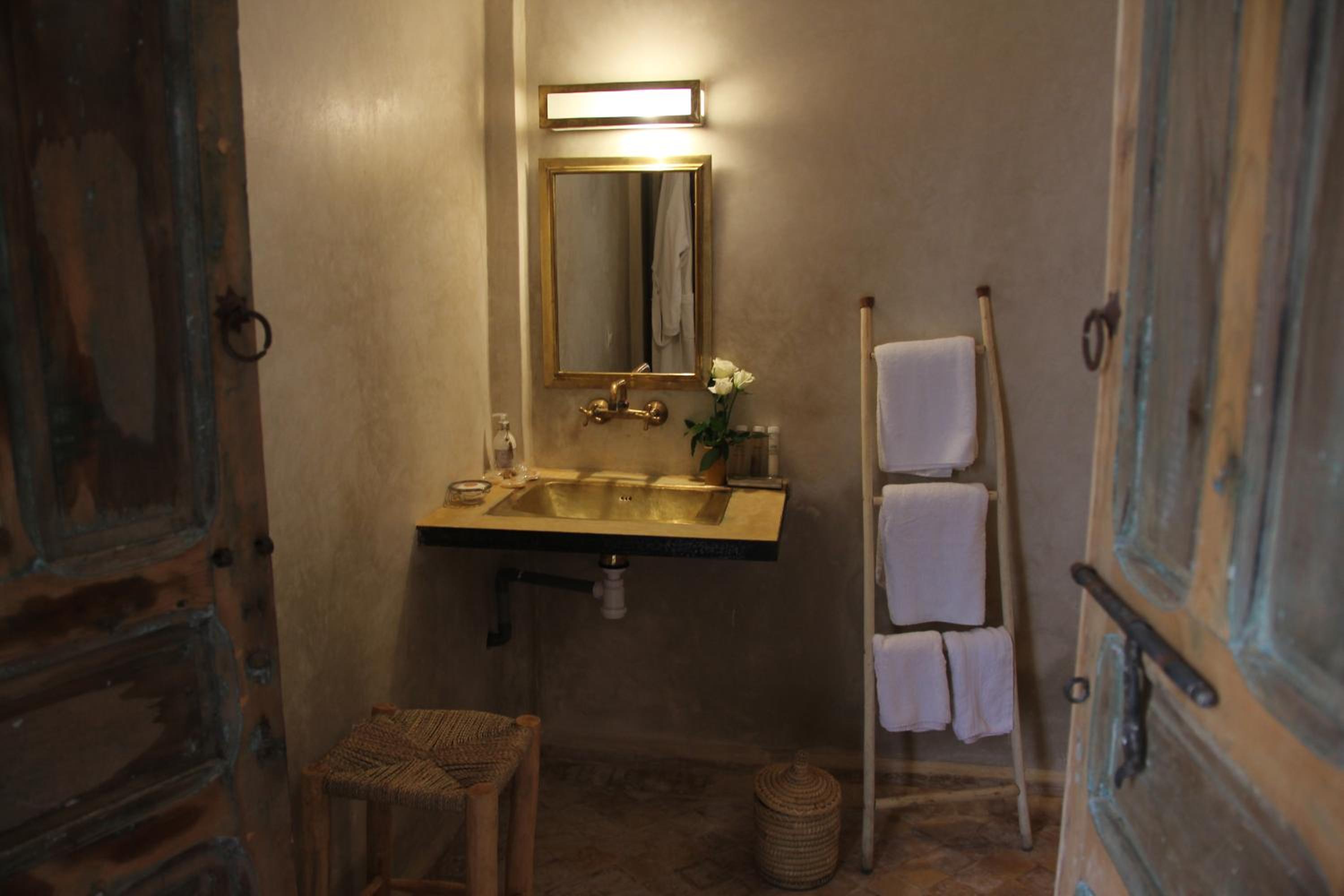 Superior Suite - Photo 9