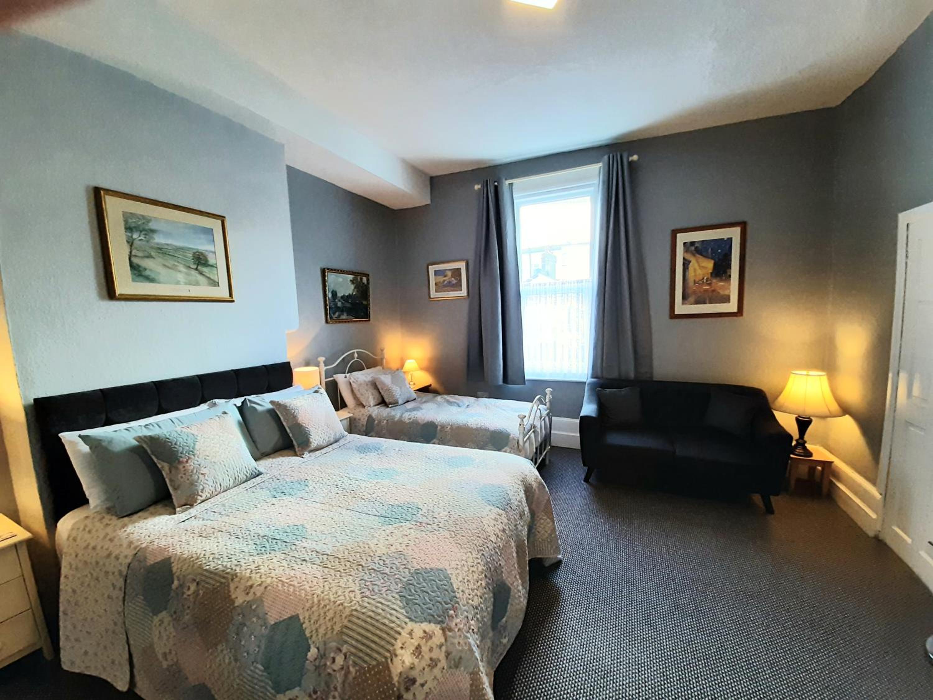 Triple Room with En-suite photo 1