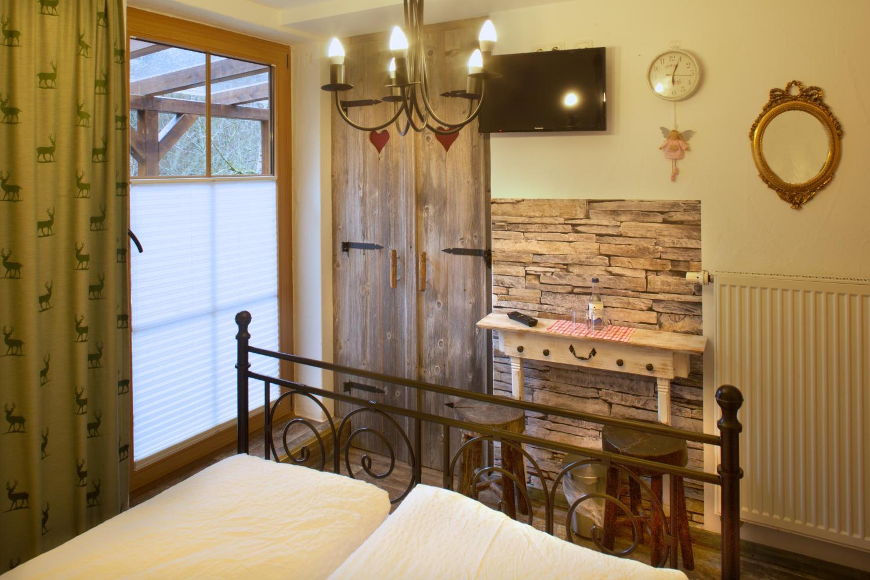 Double Room with Shared Bathroom photo 2