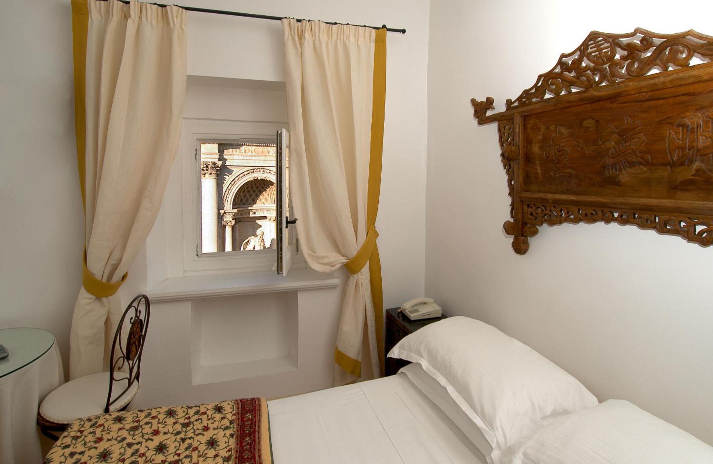 Double room with Trevi Fountain View photo 1