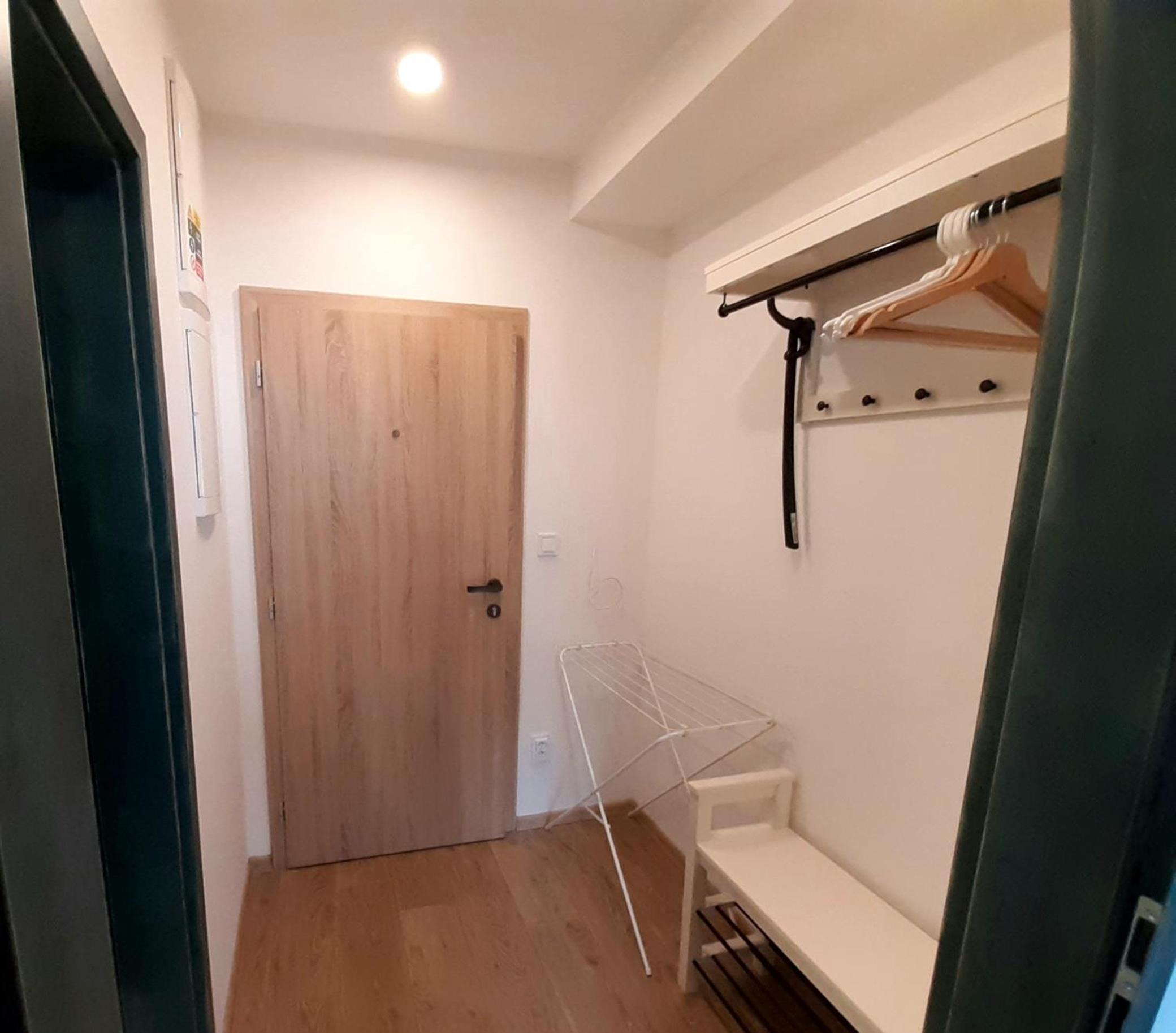 Apartment with Mountain View - Photo 4