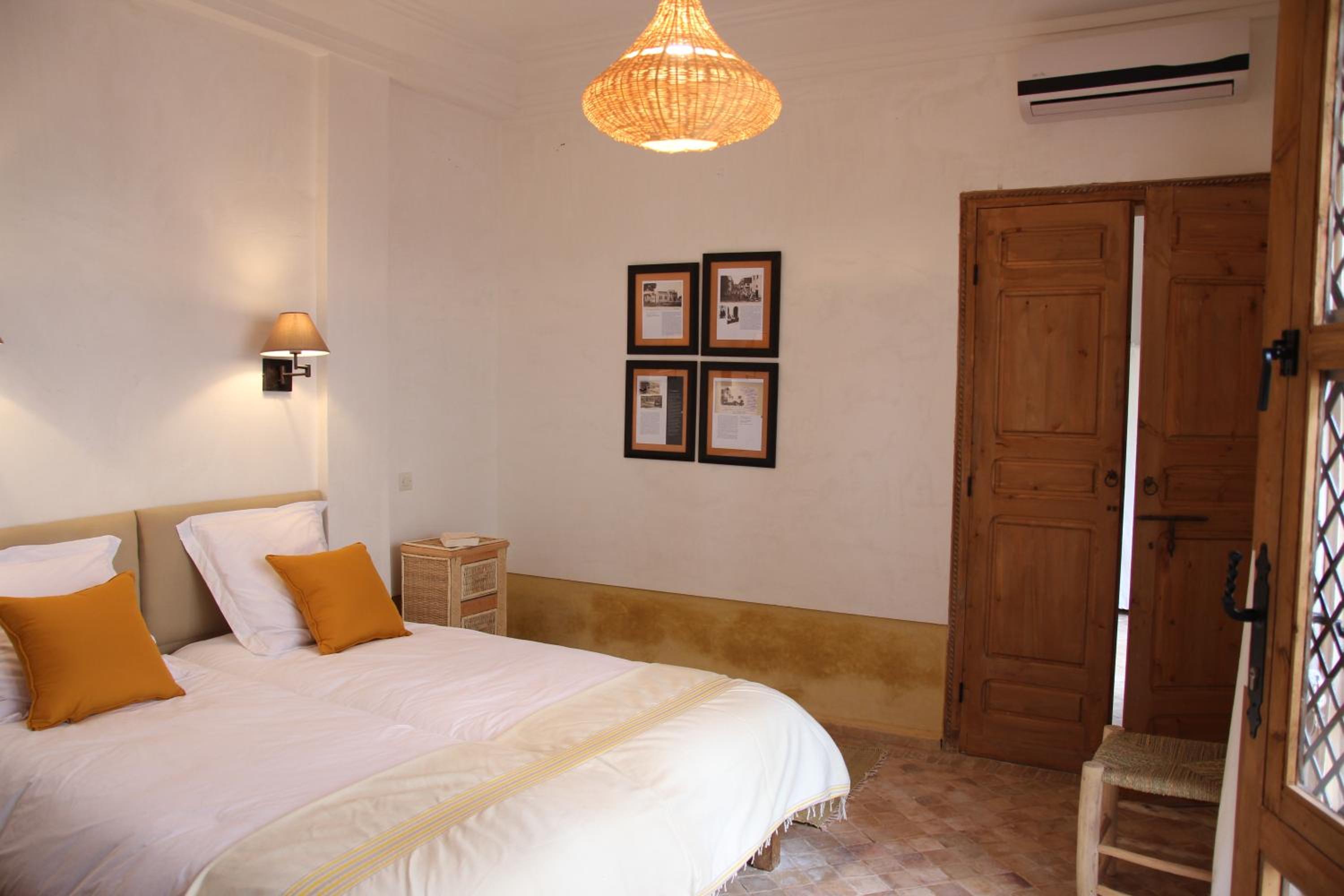 Superior Suite - Photo 11