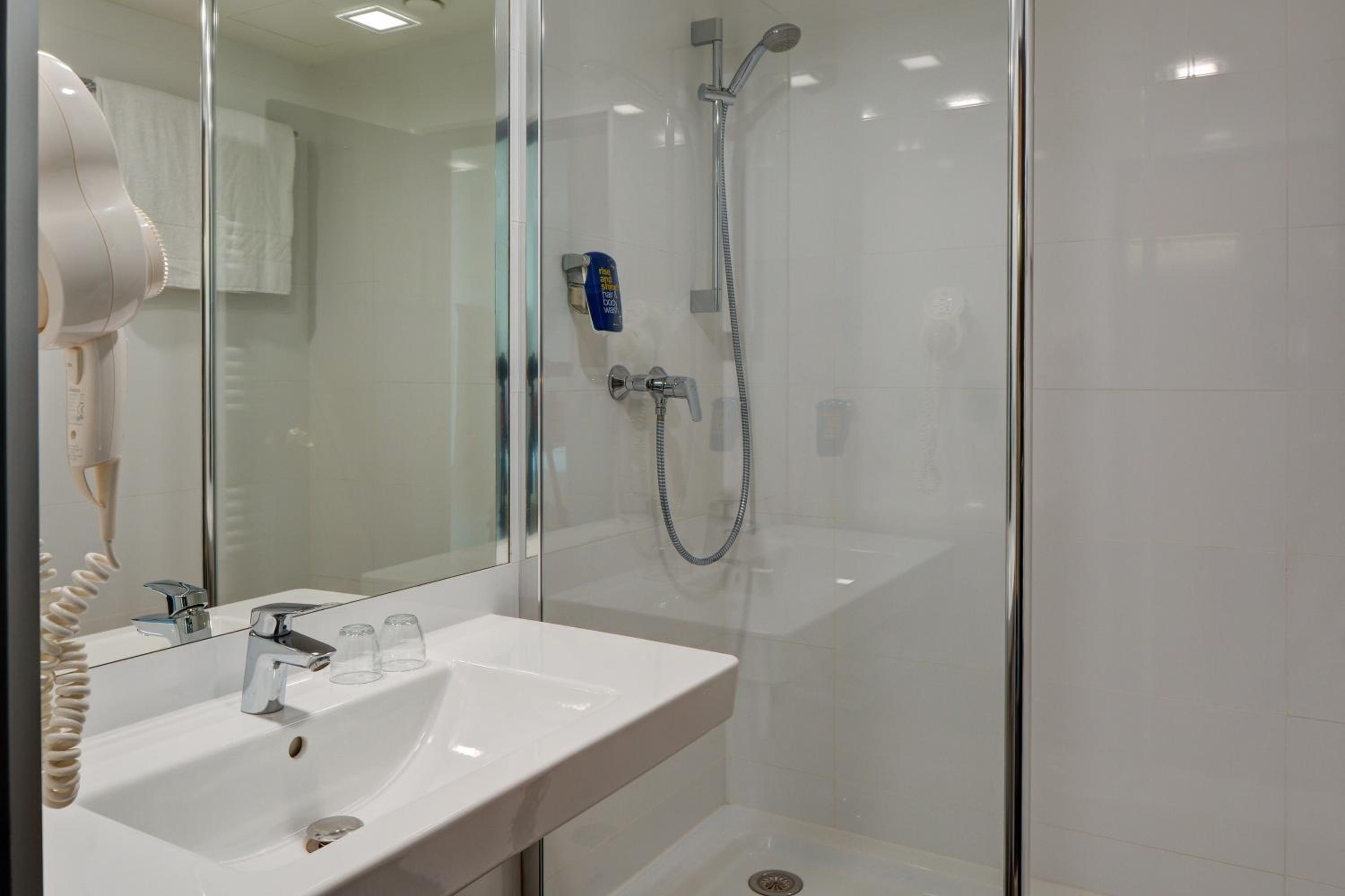 Standard Room - Photo 5