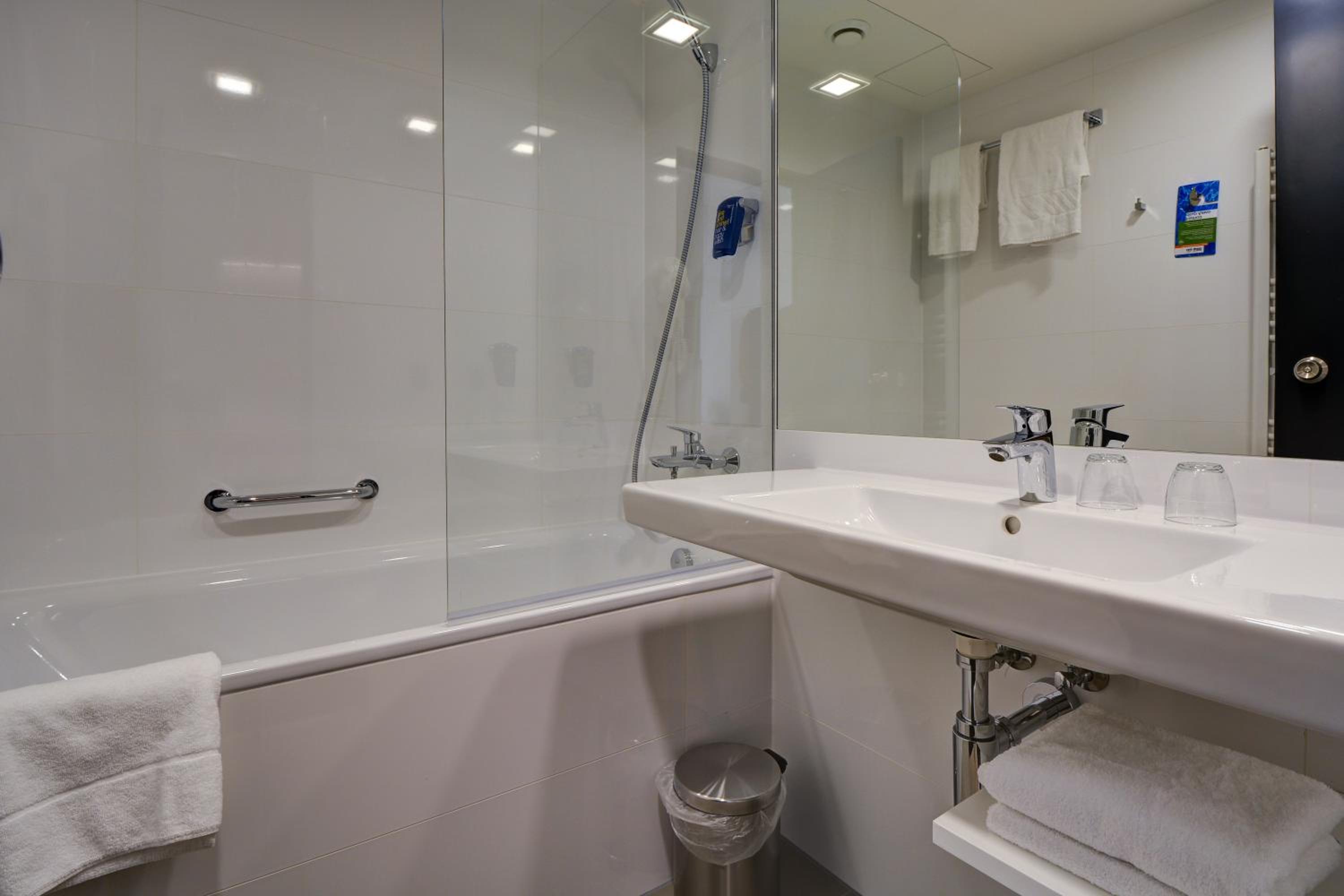 One-Bedroom Apartment - Photo 9