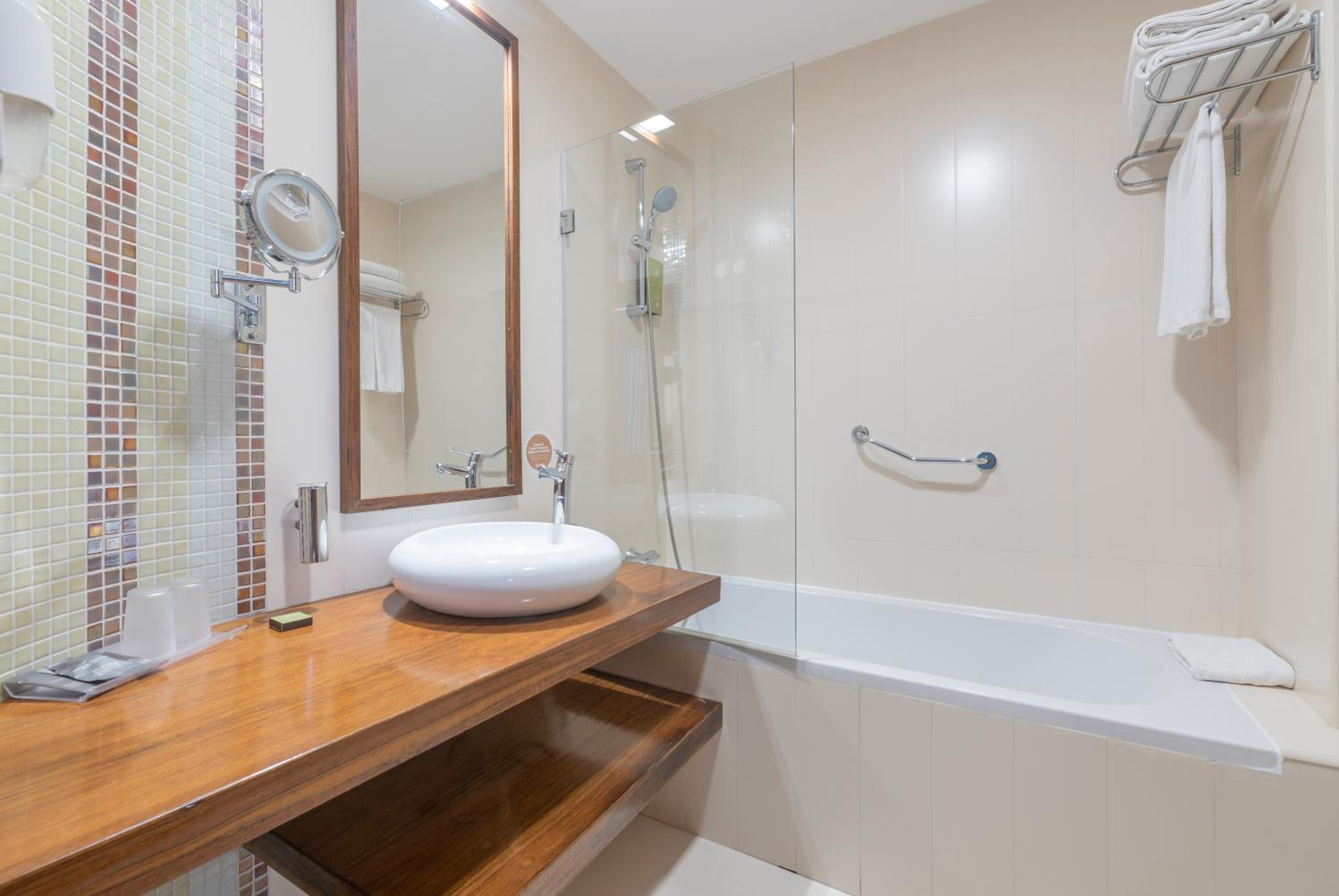 Double or Twin Room - Photo 4