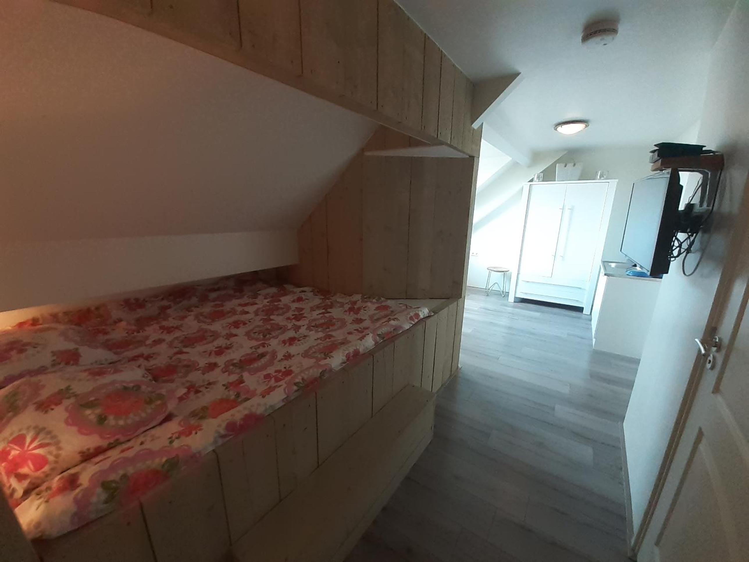 Triple Room with Bath - Photo 4