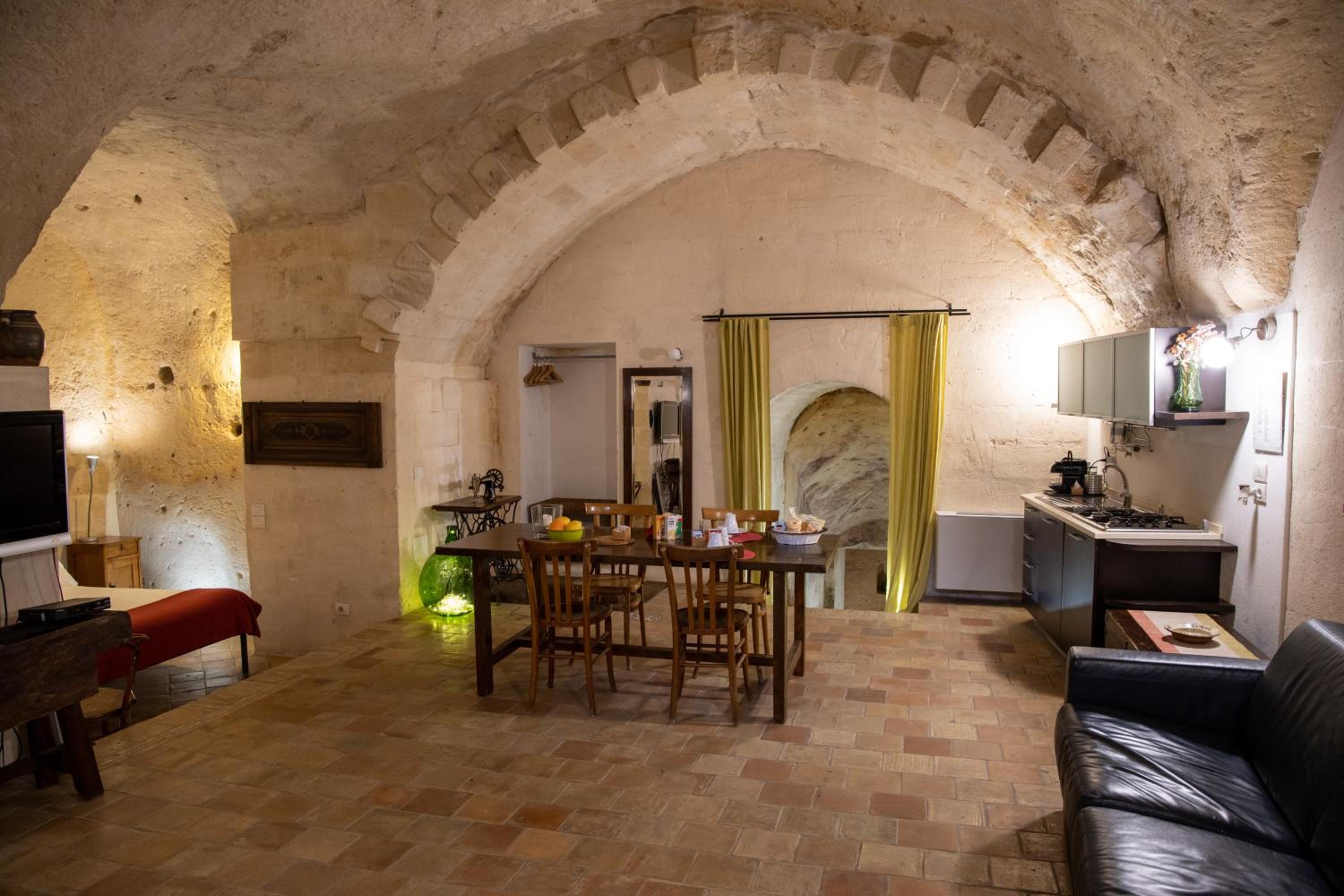 Superior Suite - Photo 15