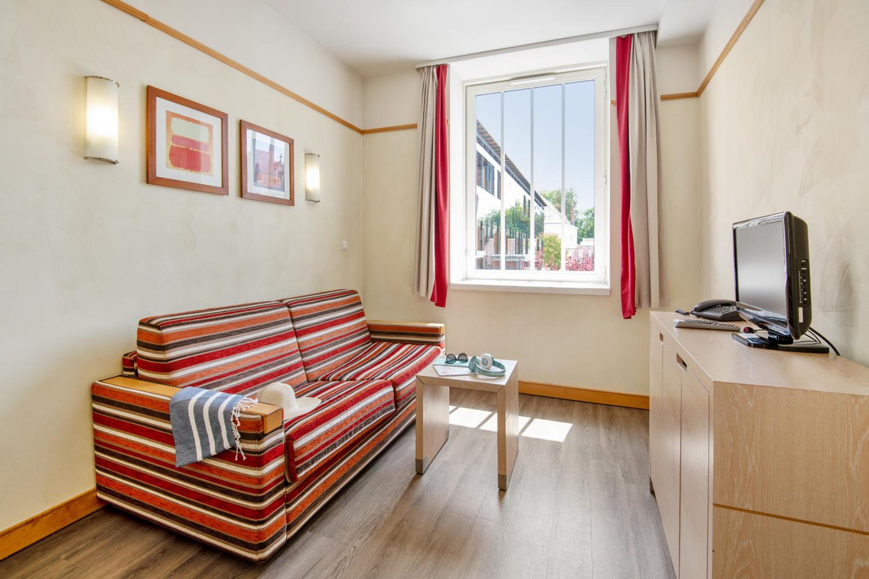 One-Bedroom Apartment (4 People) photo 2