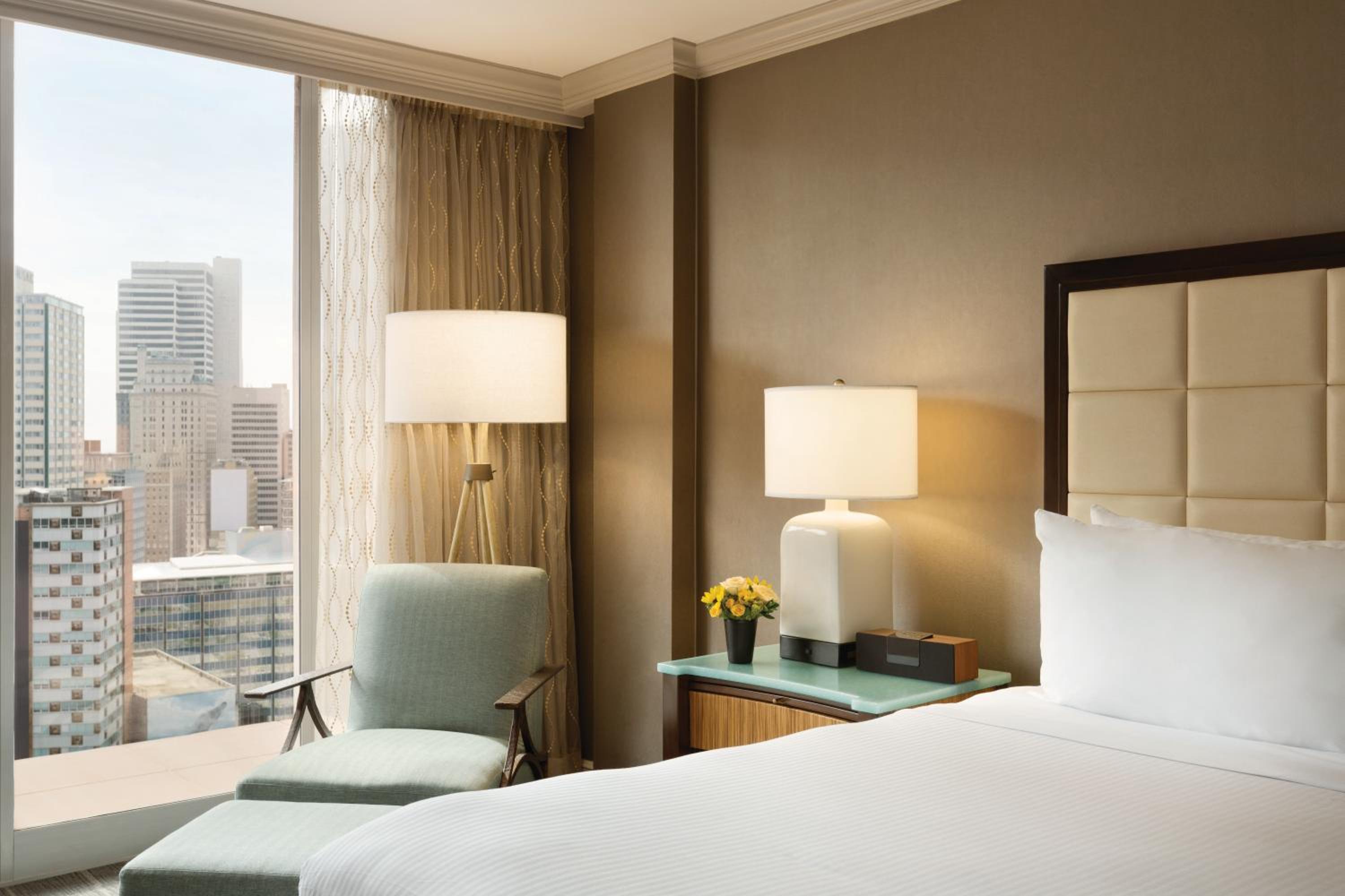 Fairmont Gold King Room with City View