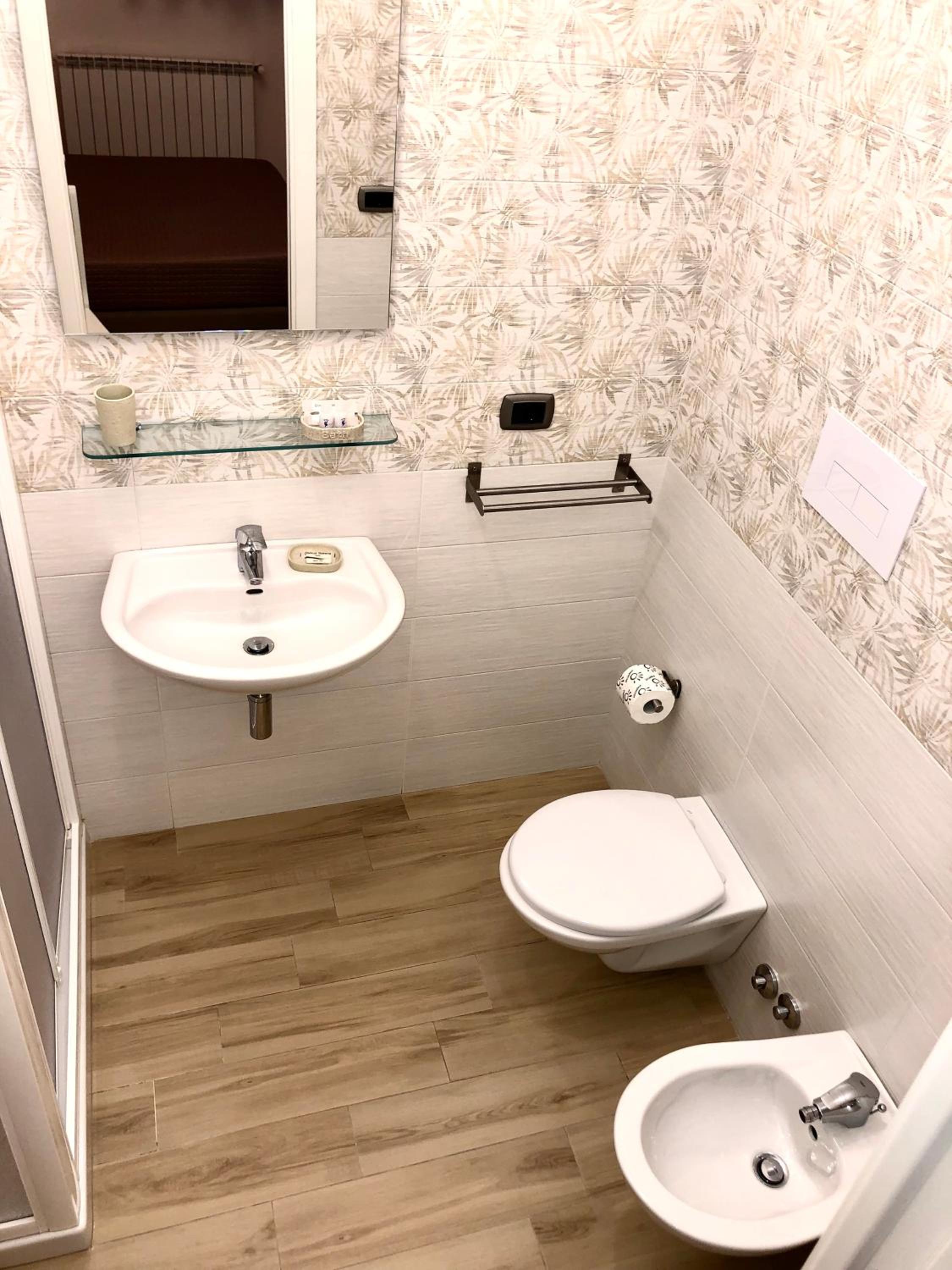 Triple Room - Photo 6