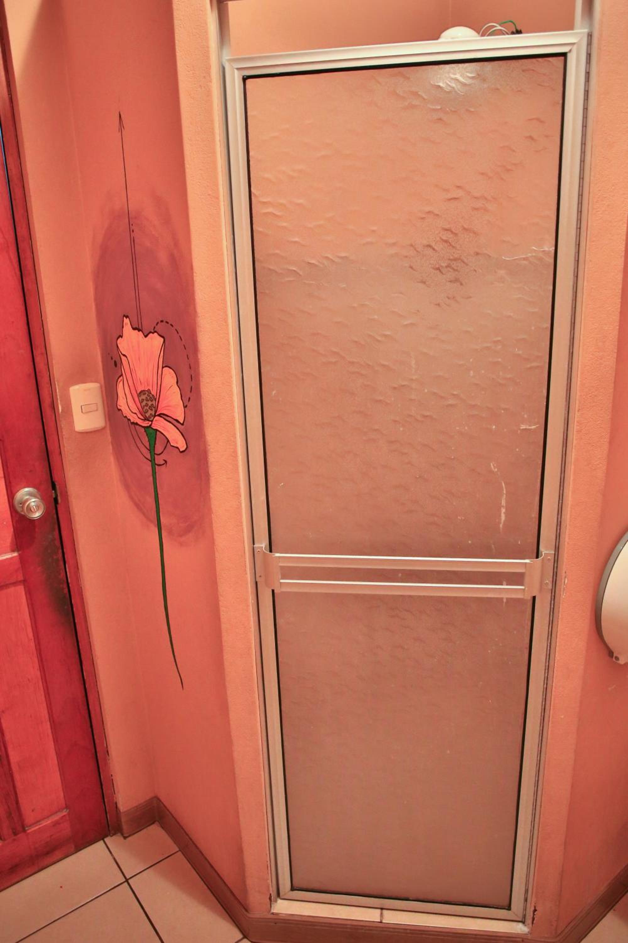 Economy Quadruple Room with Shared Bathroom photo 3