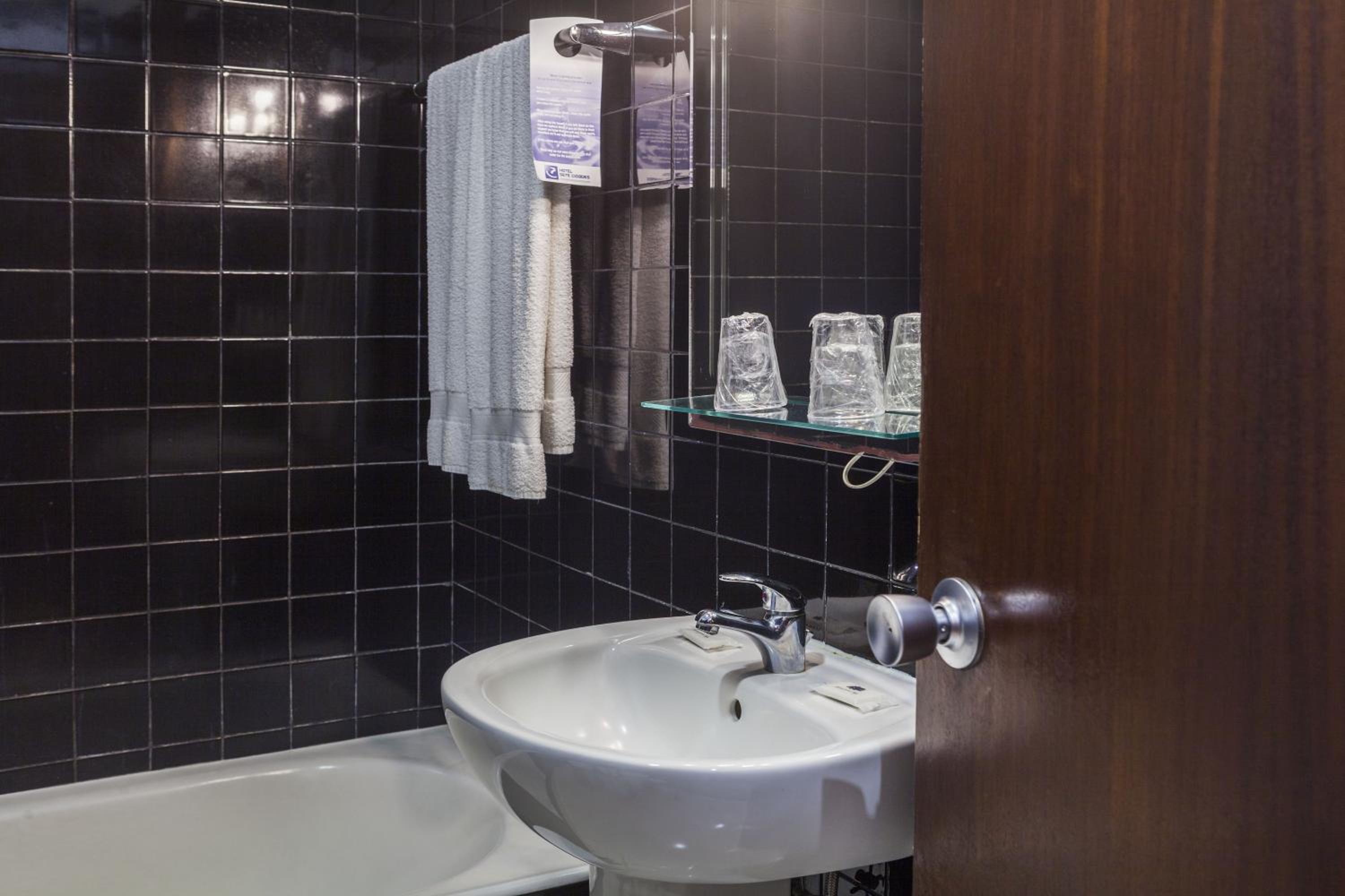 Double Room - Photo 10