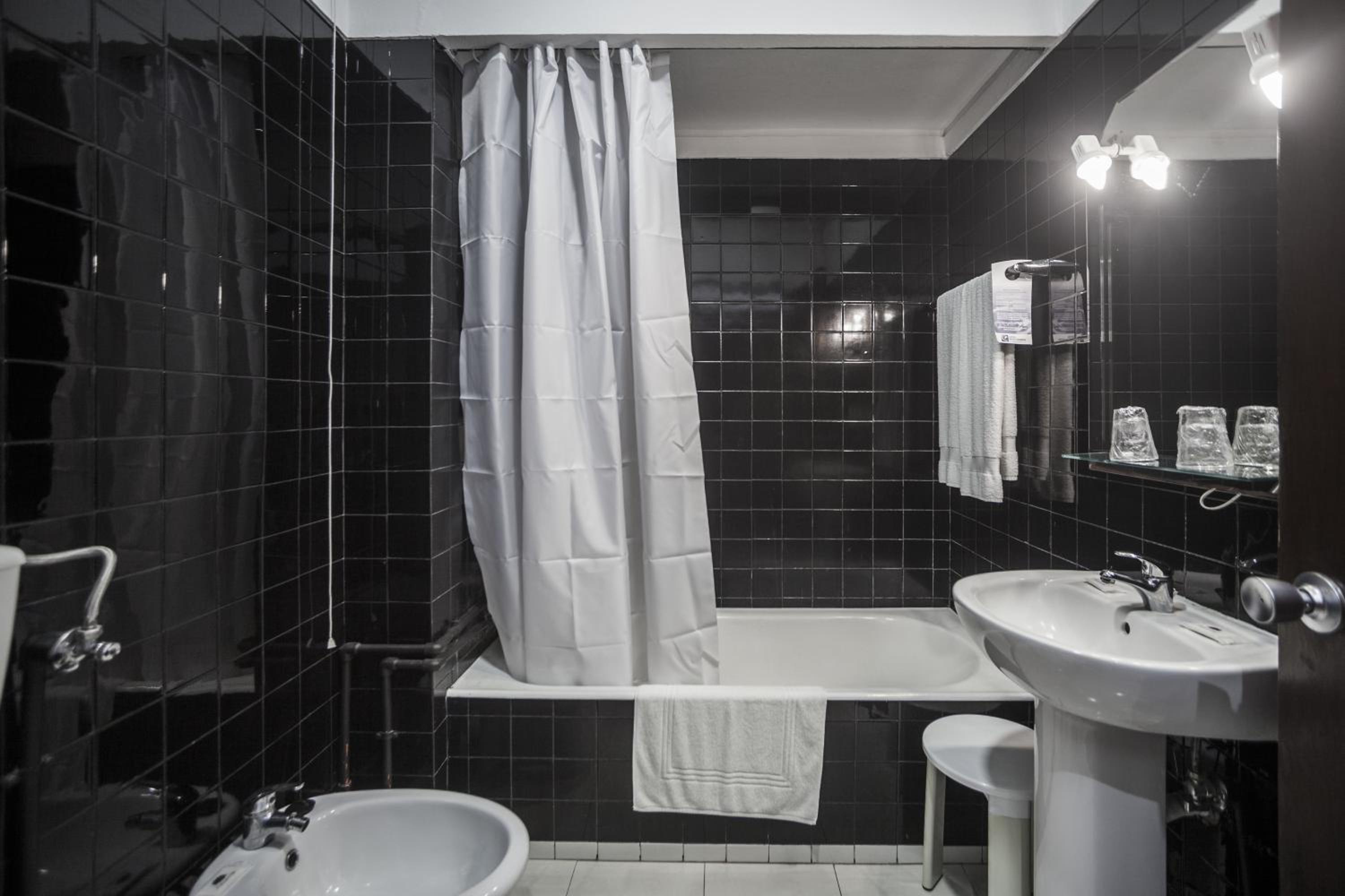 Double Room - Photo 11