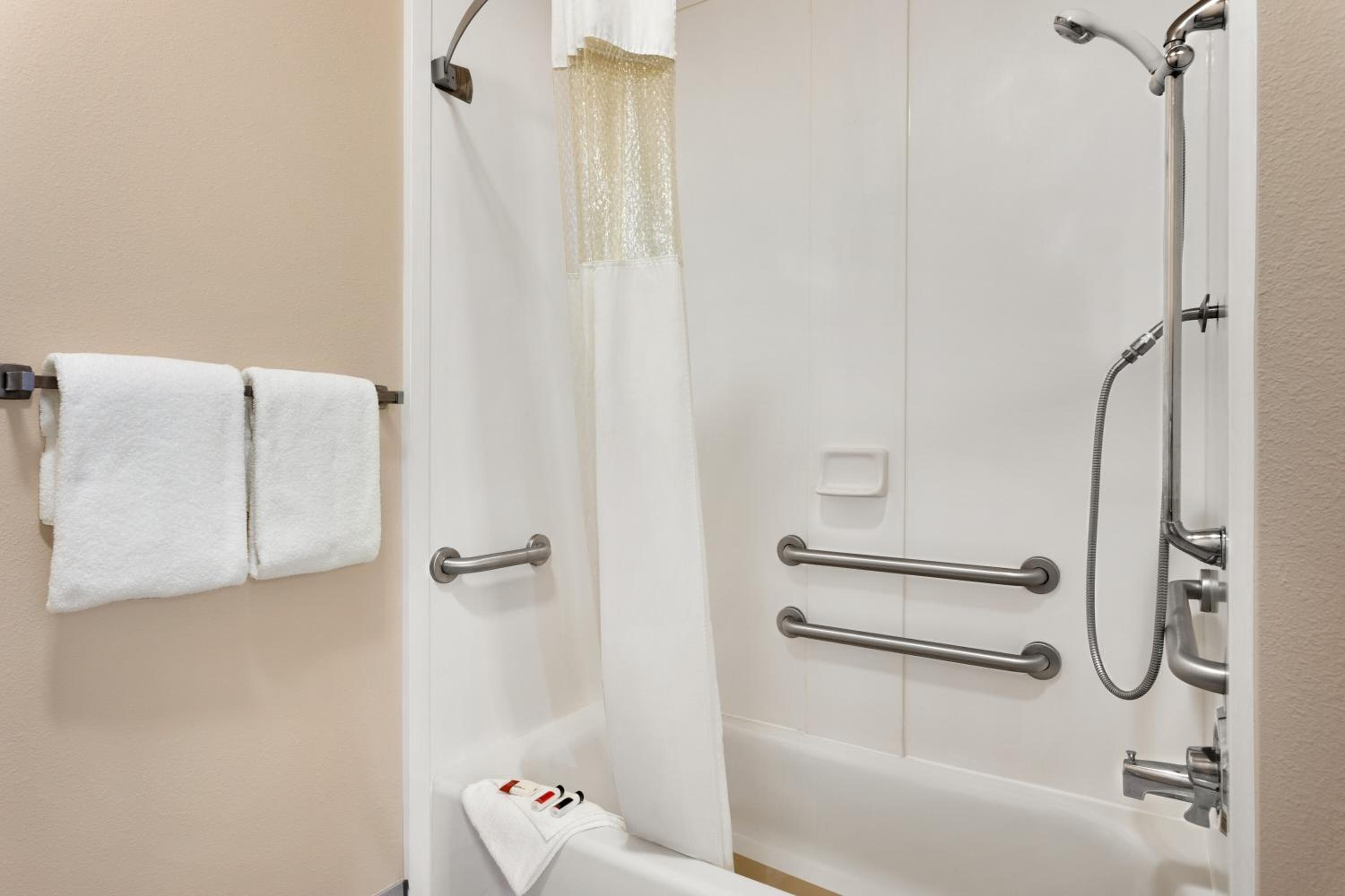 King Room - Mobility Access/Non-Smoking - Photo 4