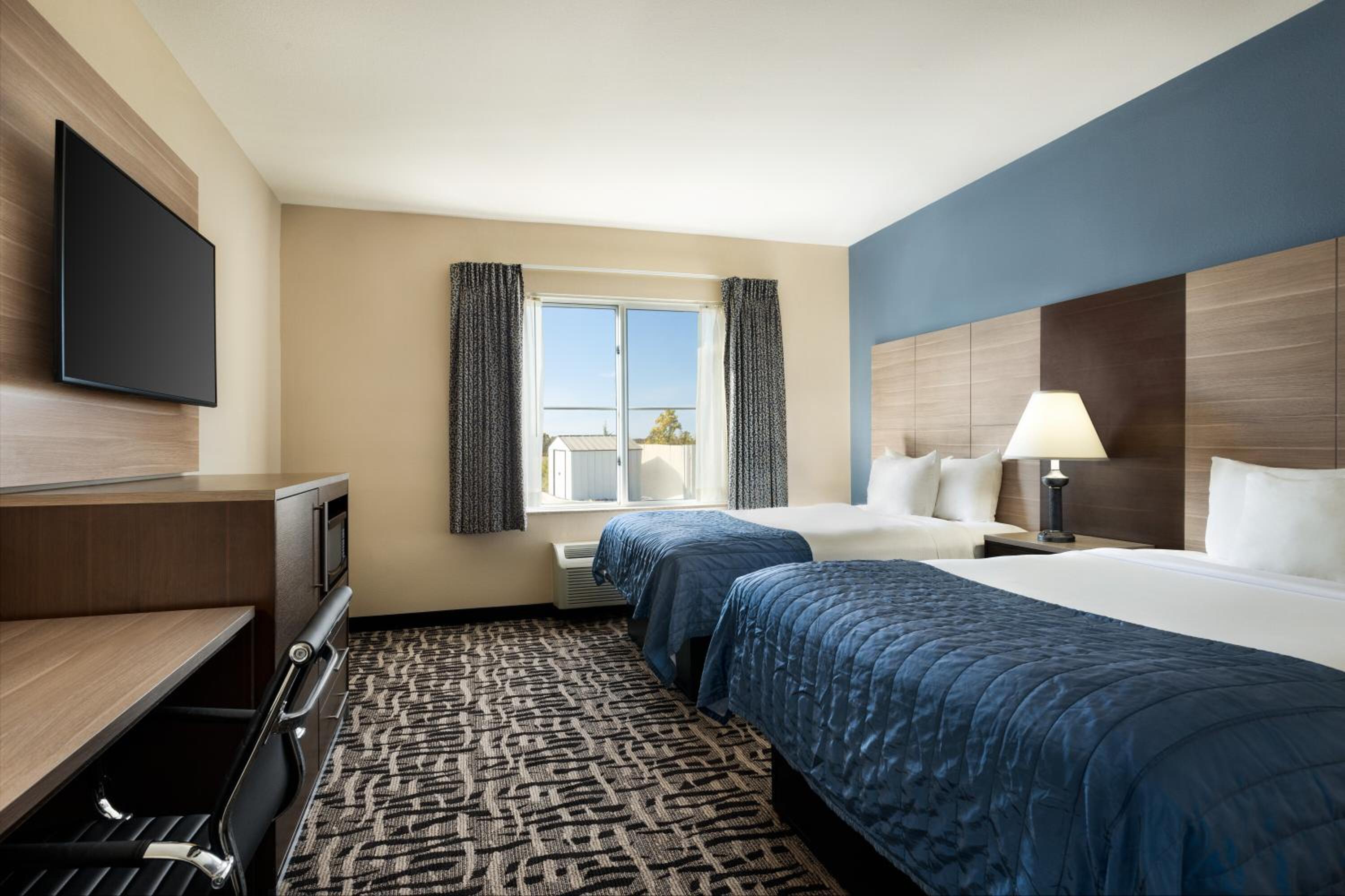 Queen Room with Two Queen Beds - Mobility Access/Non-Smoking - Photo 3