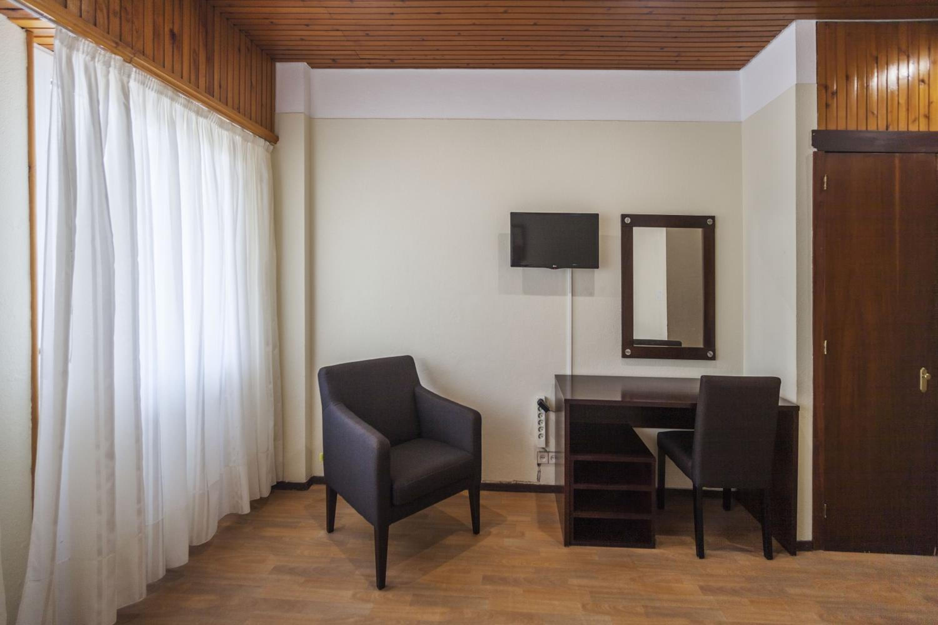 Twin Room - Photo 6