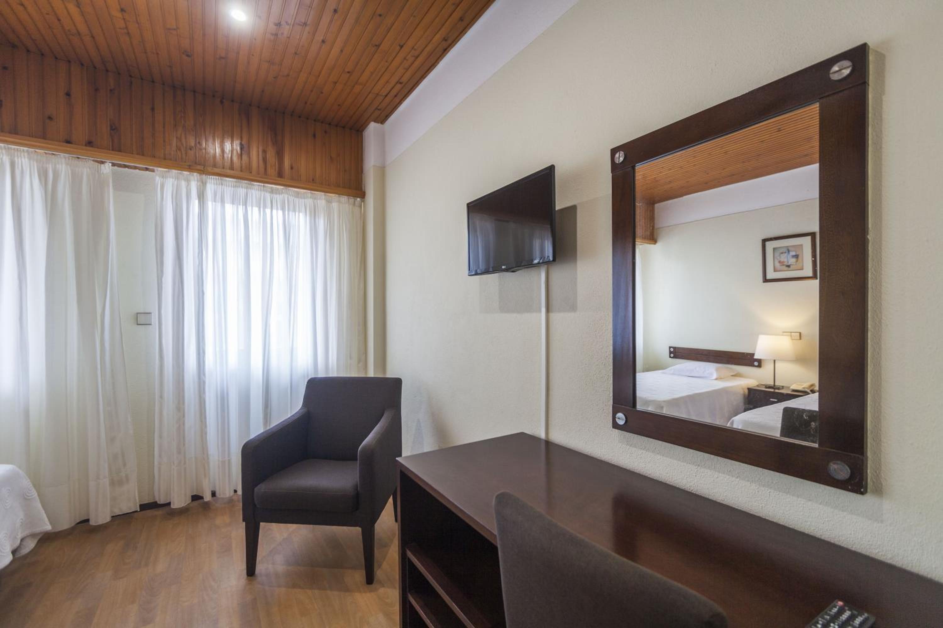 Twin Room - Photo 7
