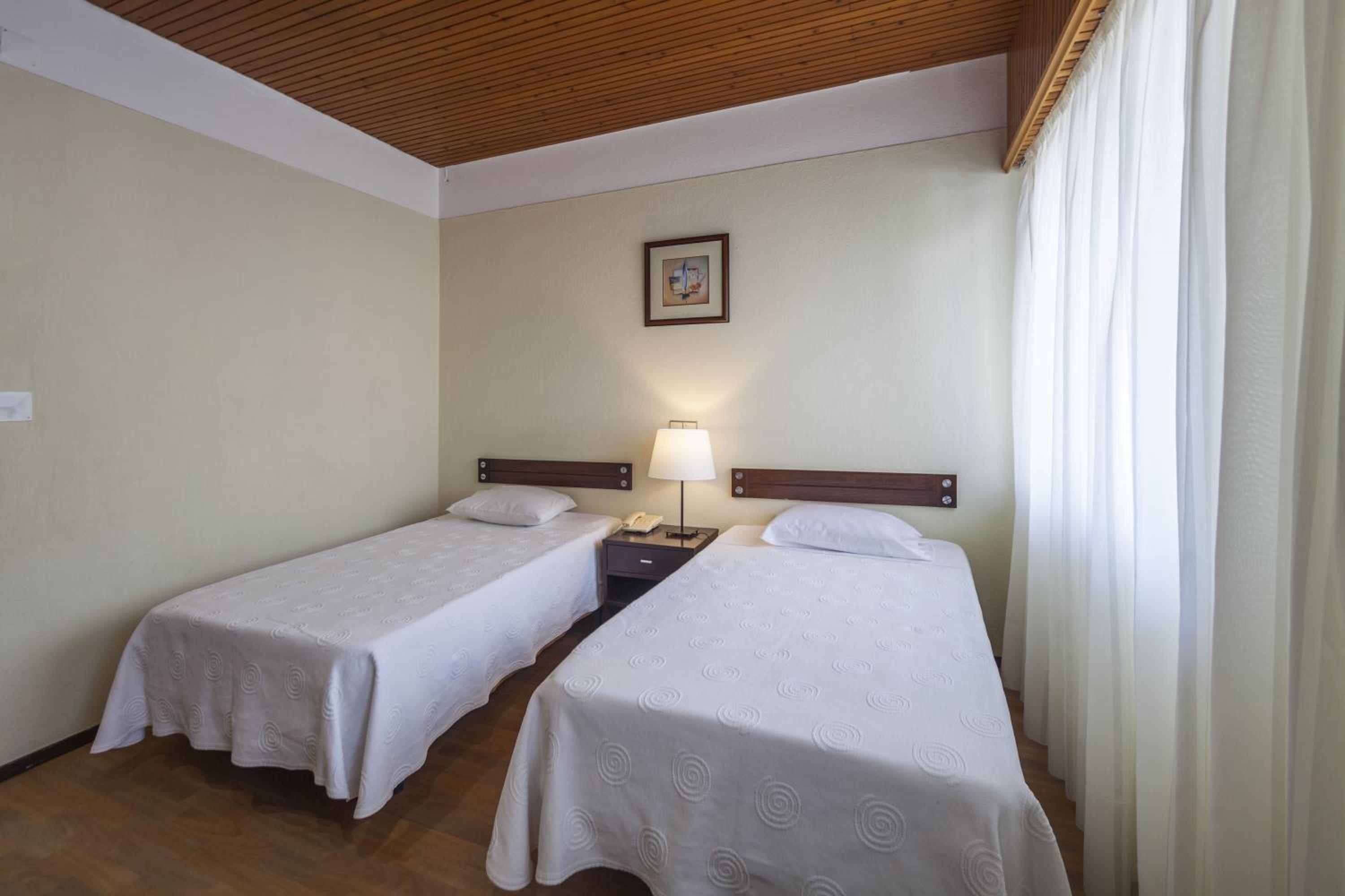 Twin Room - Photo 3