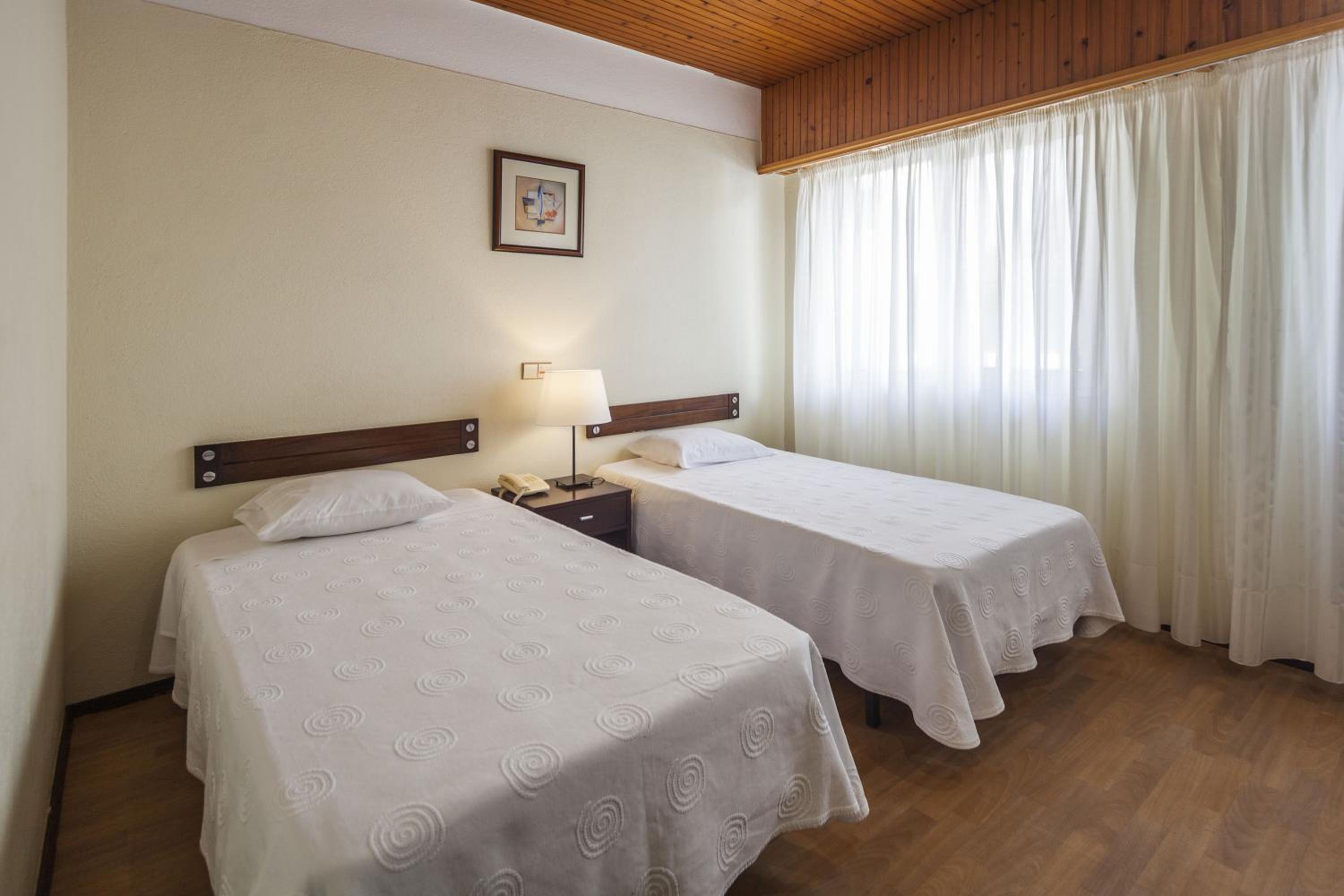 Twin Room - Photo 2