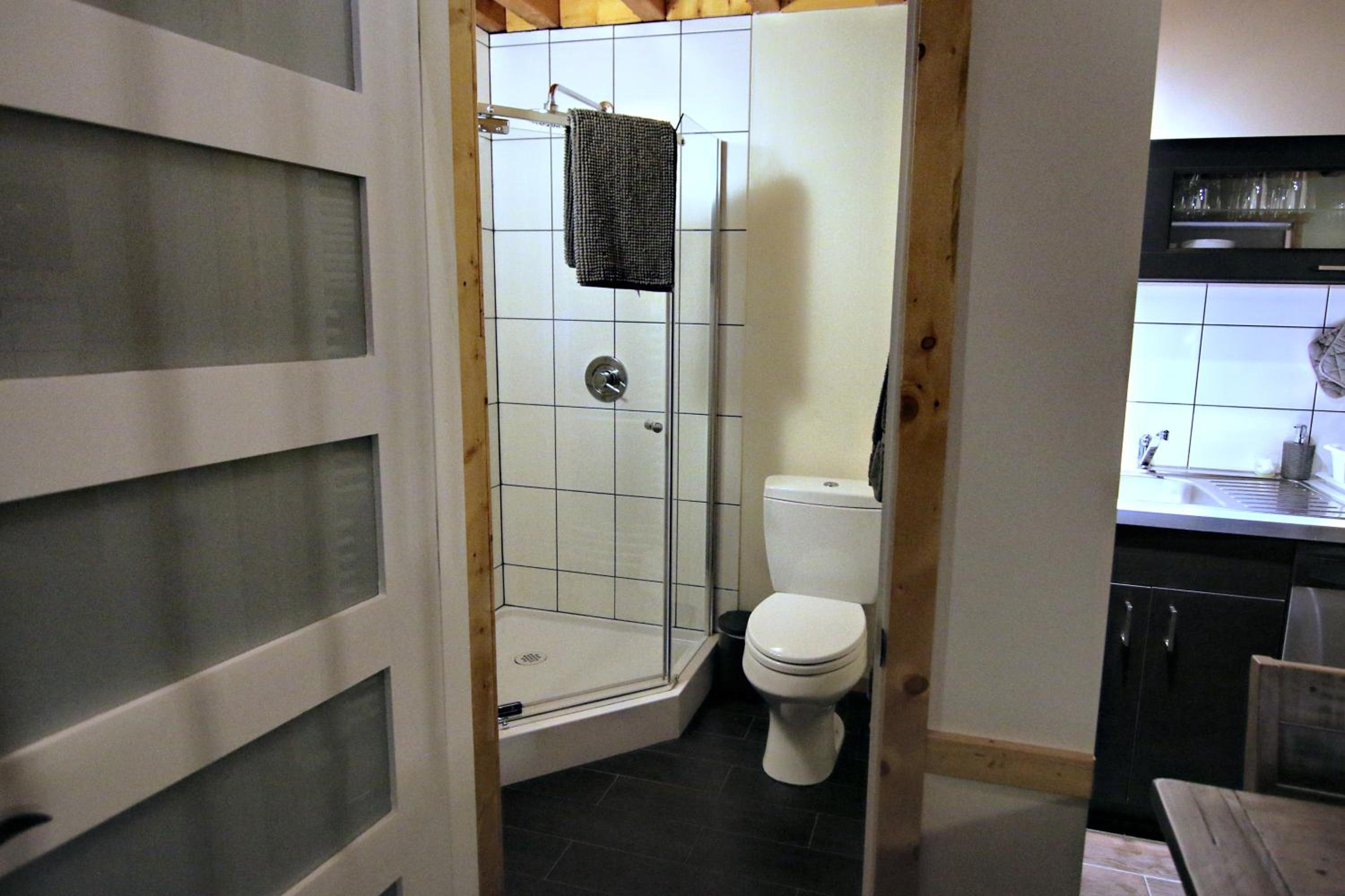 Apartment with Lake View - Photo 16