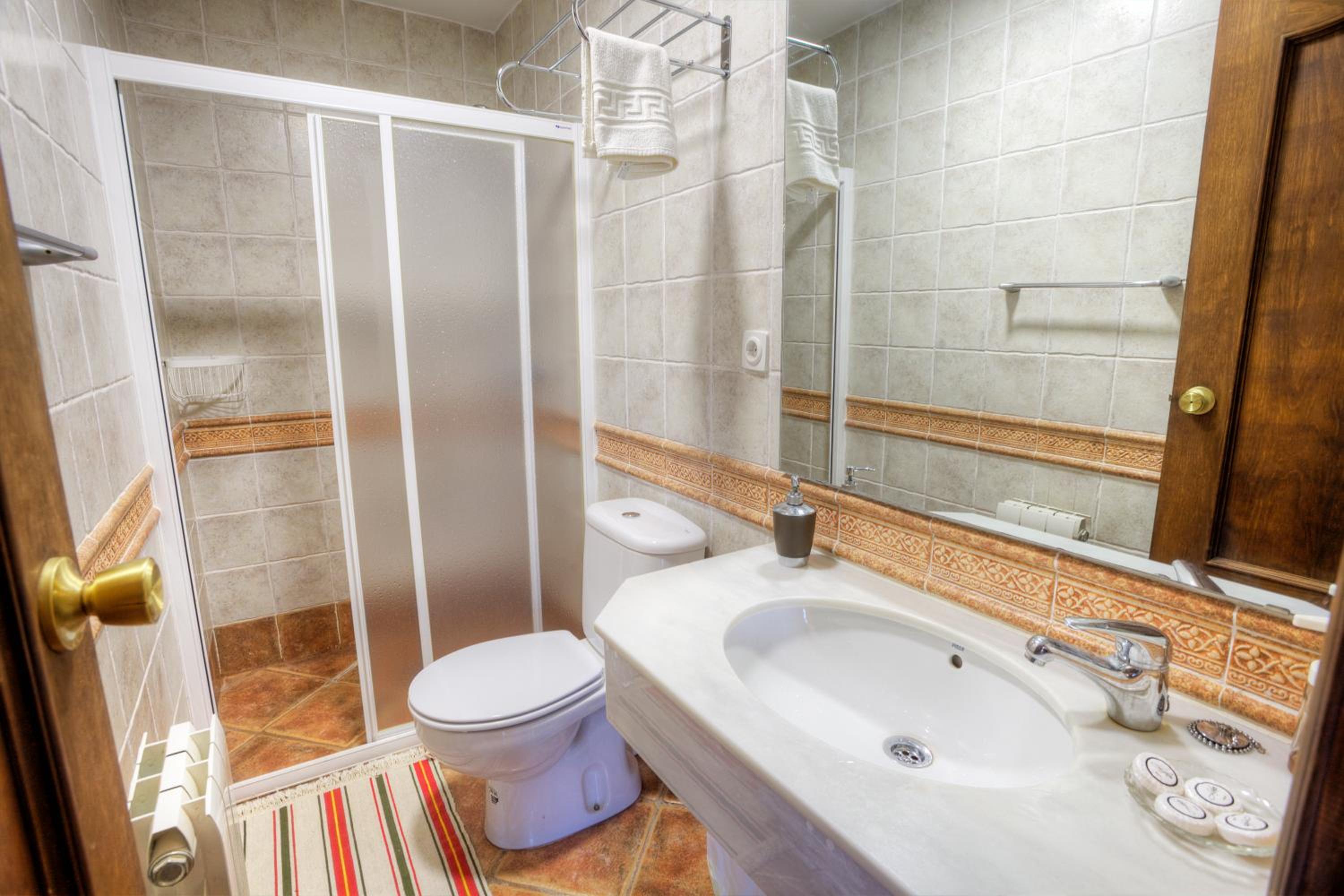 Apartment with Private Terrace - Photo 10
