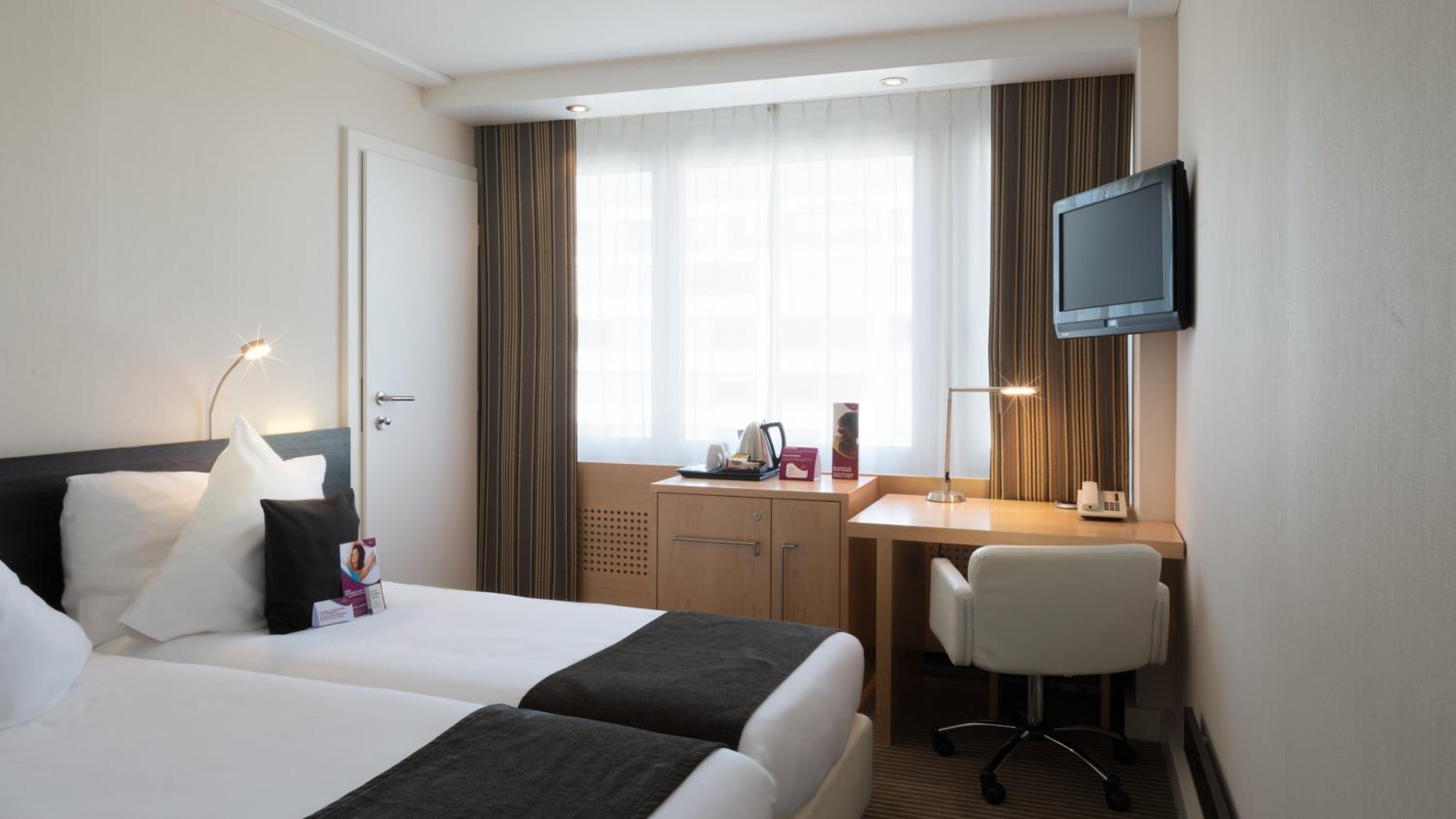 Standard Room with Two Single Beds - Photo 1