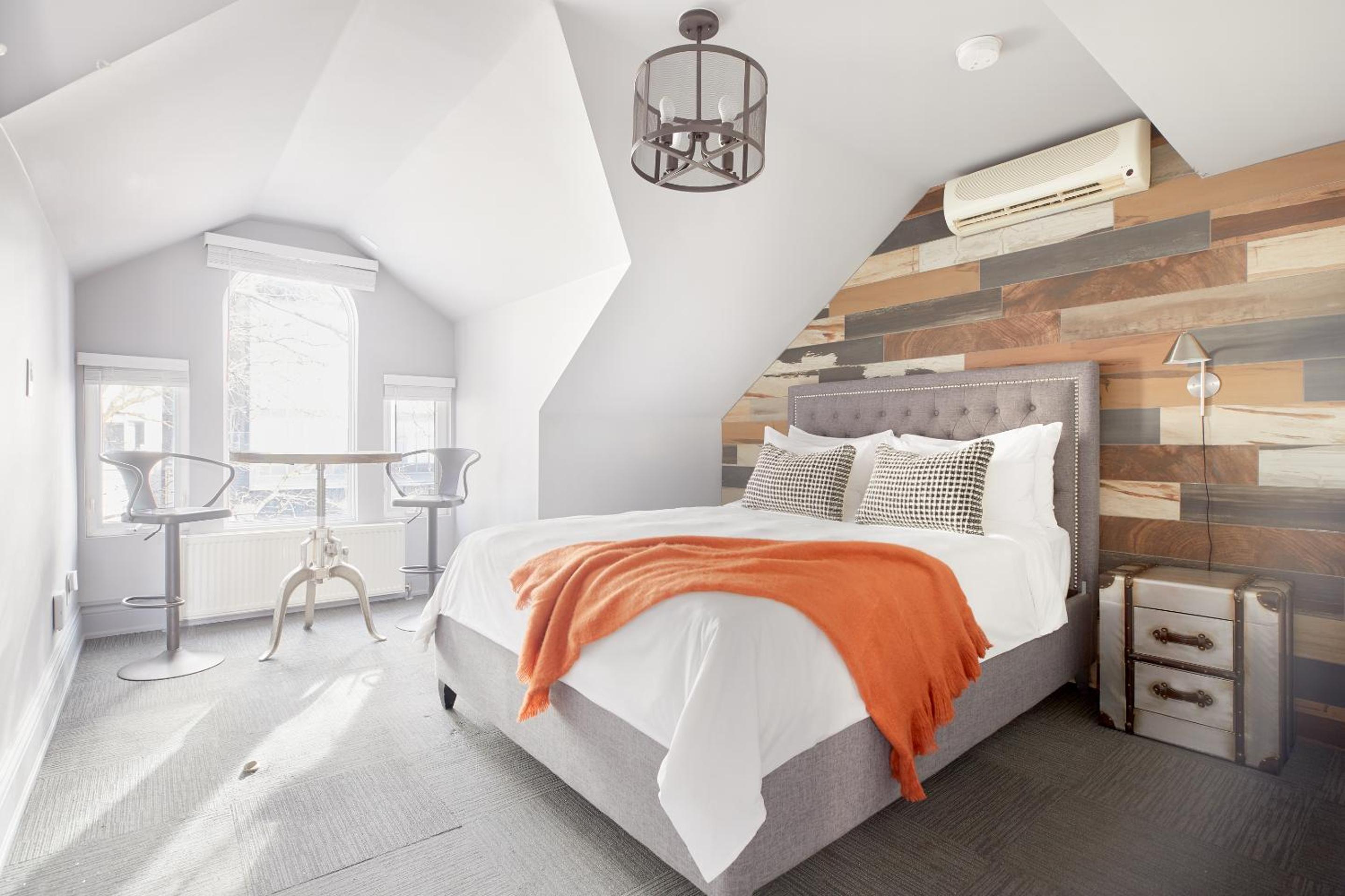 Deluxe Queen Room