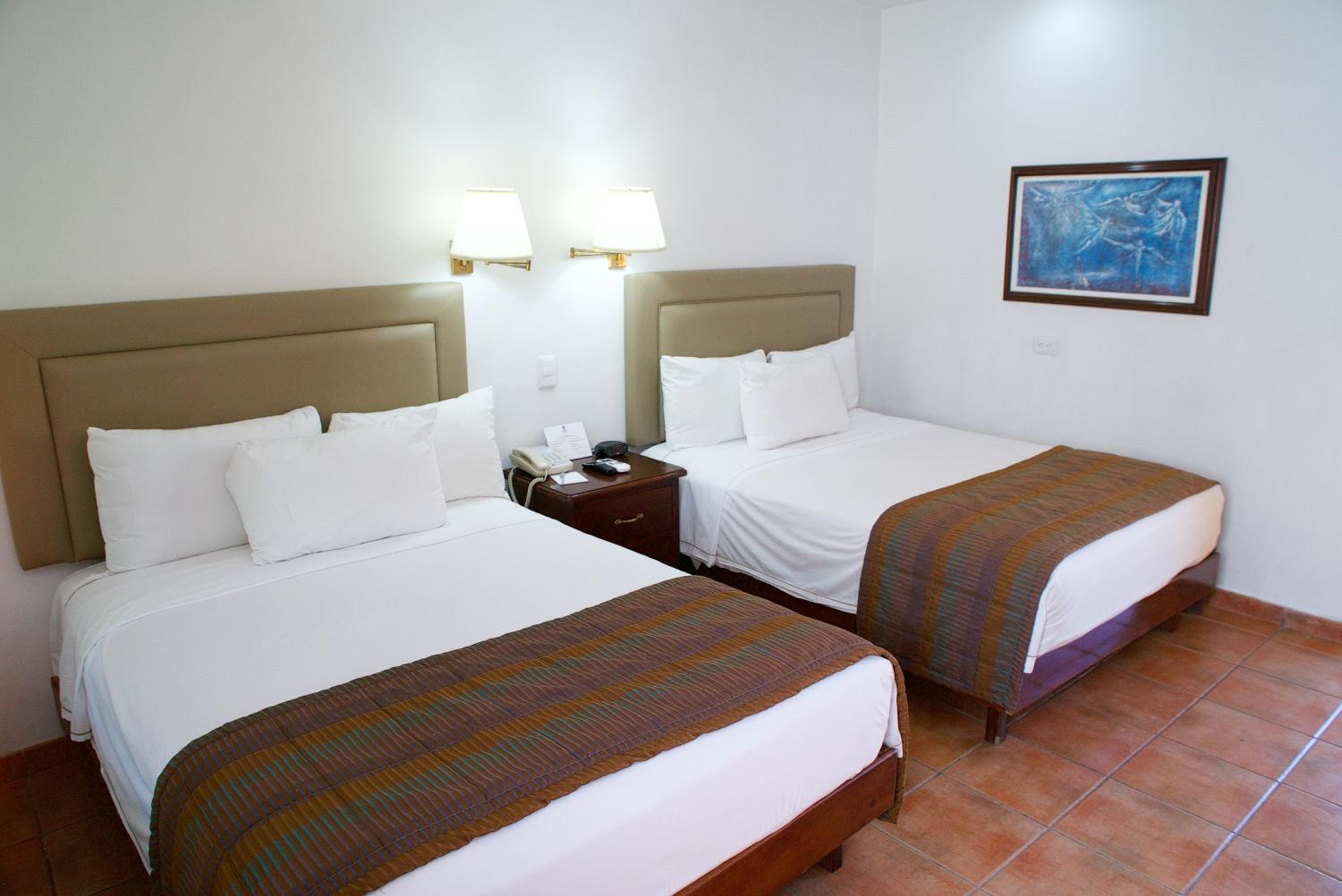 Junior Suite with Two Double Beds - Non-Smoking - Photo 8