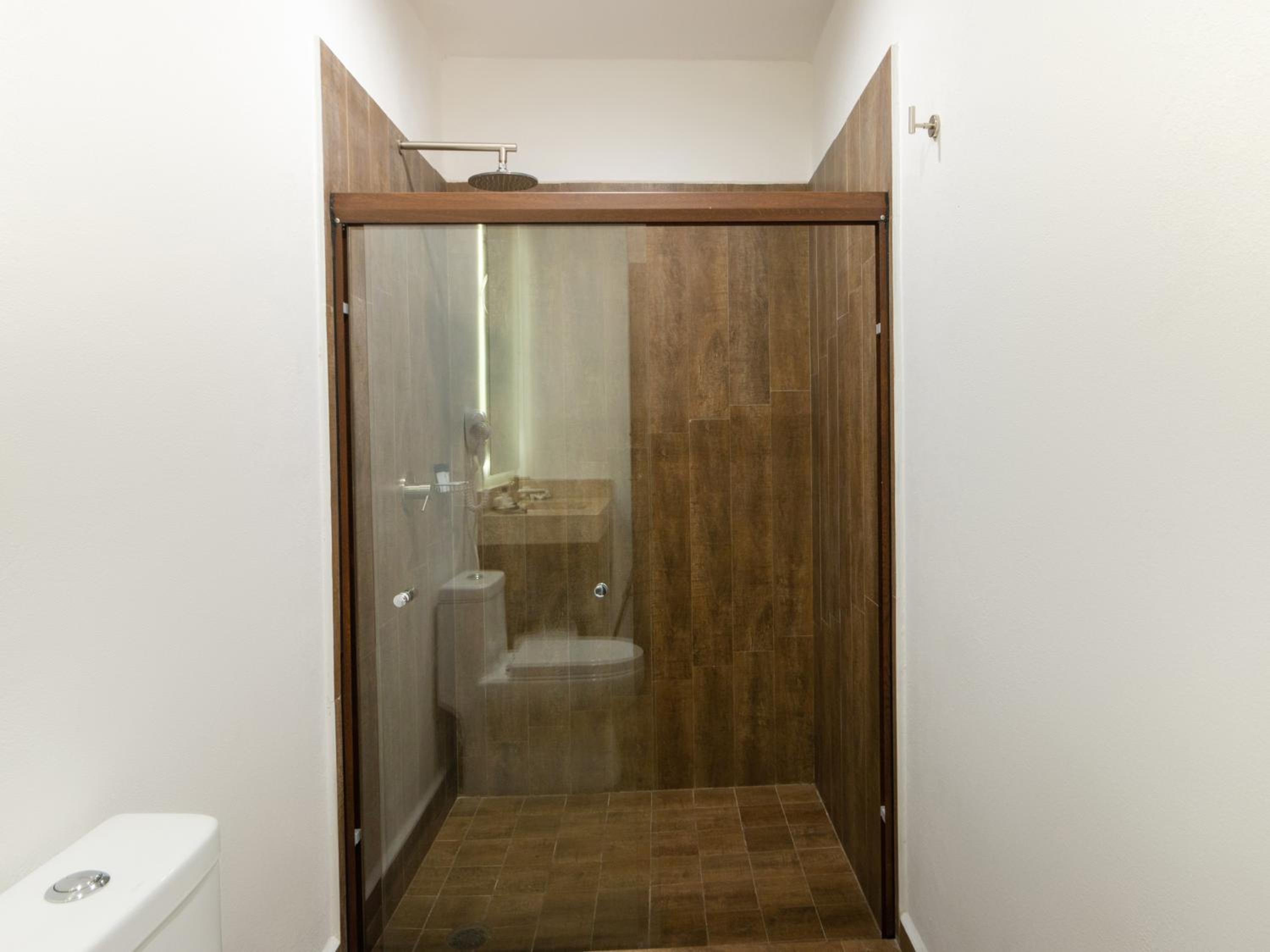 Standard - Photo 3