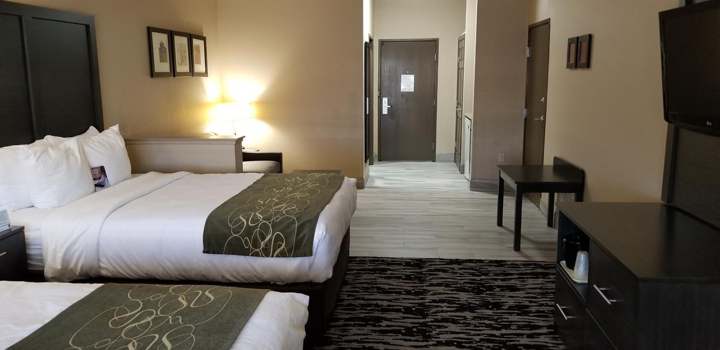 Queen Suite with Two Queen Beds - Accessible/Non-Smoking - Photo 8