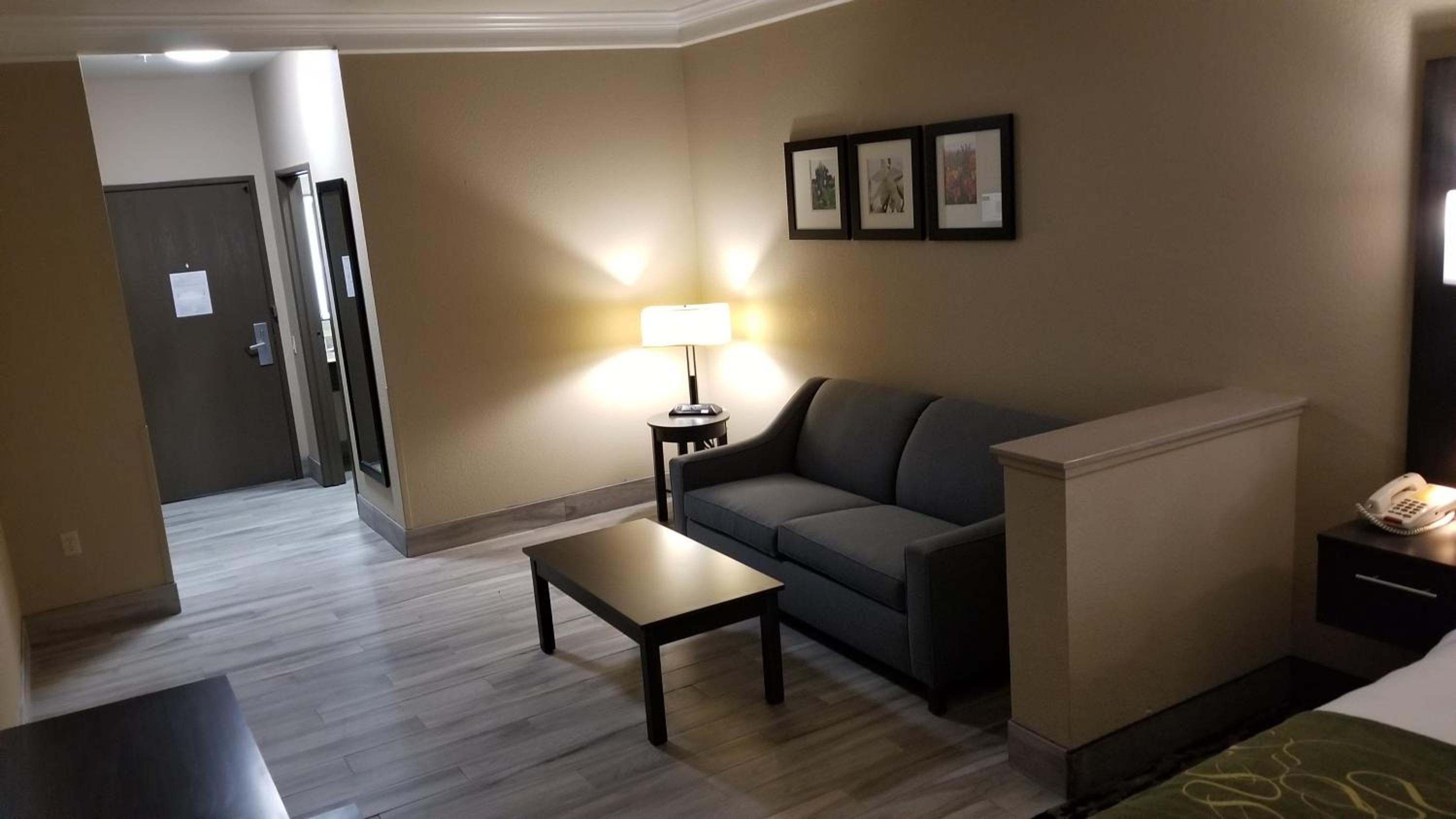 Queen Suite with Two Queen Beds - Accessible/Non-Smoking - Photo 5