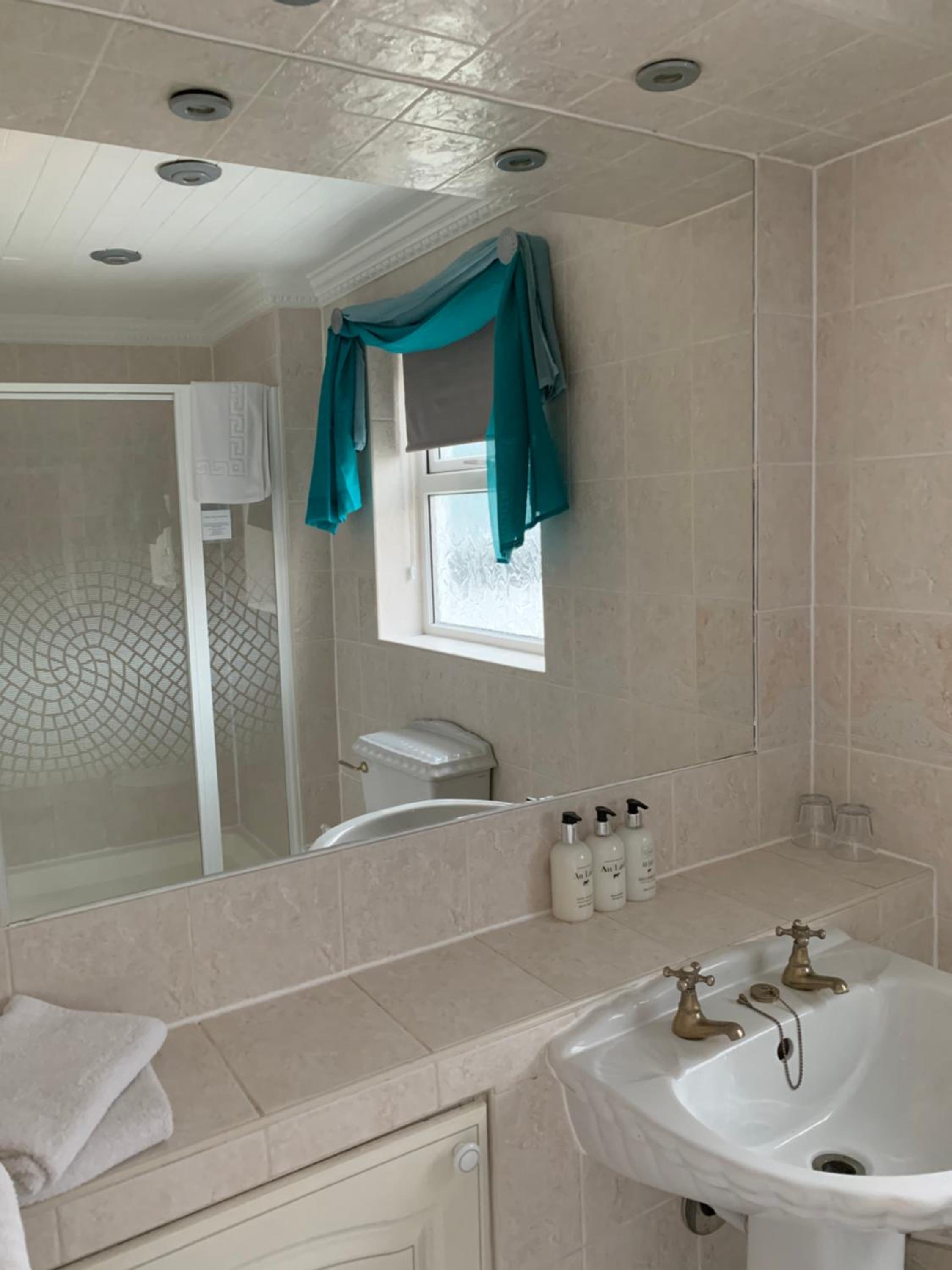 Double Room - Photo 12