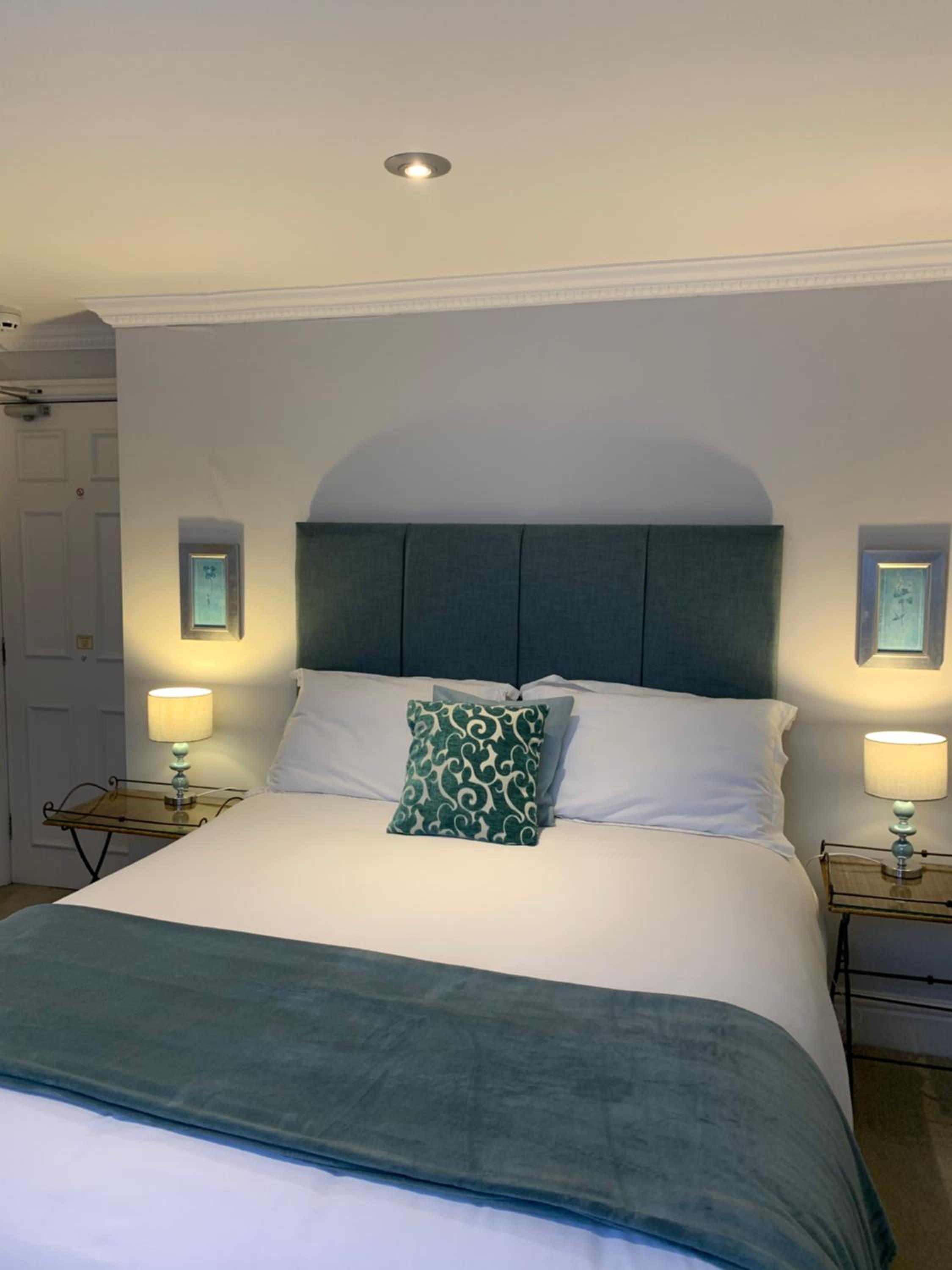Double Room - Photo 16