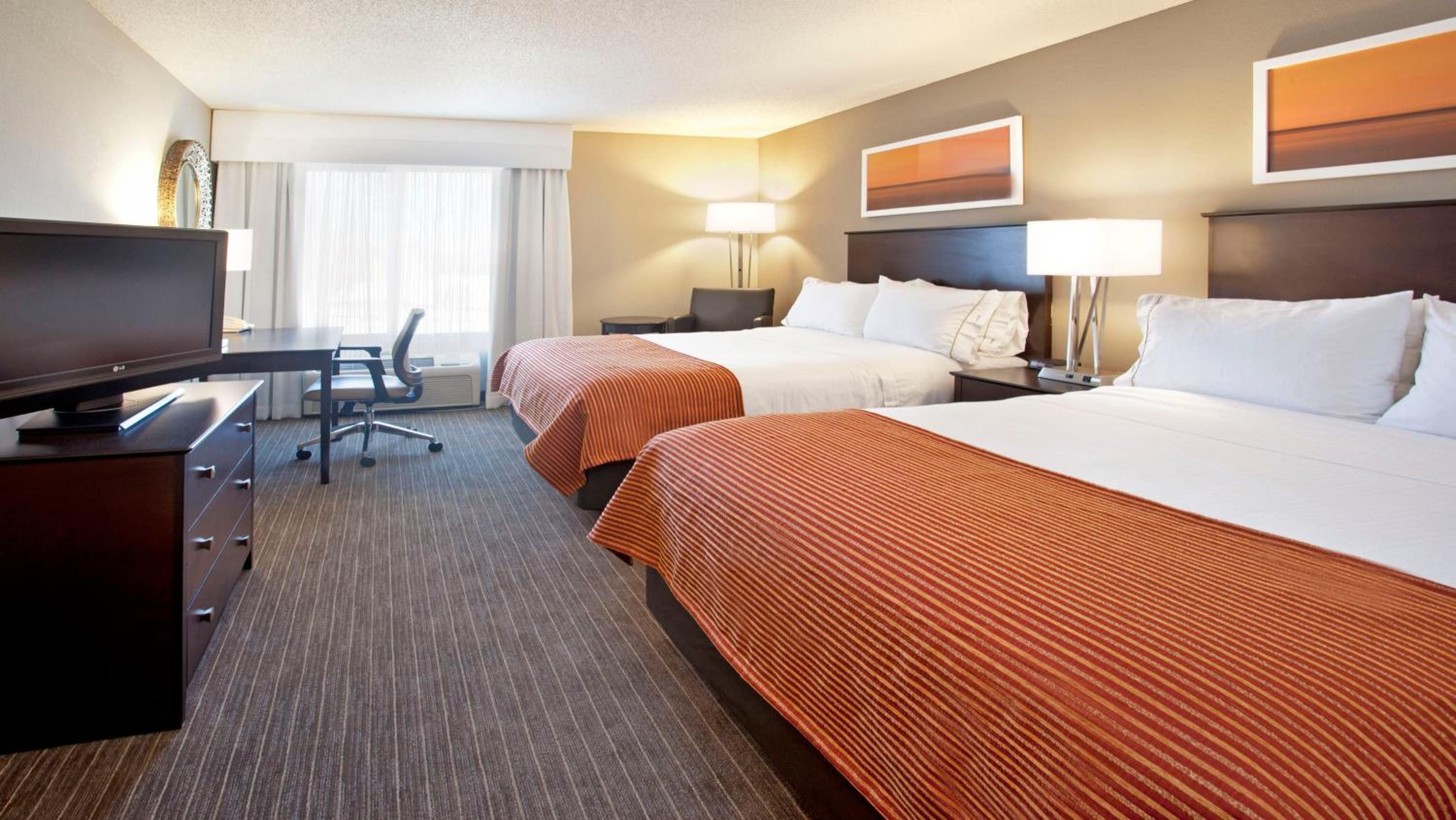 Standard Room with Two Queen Beds - Photo 1