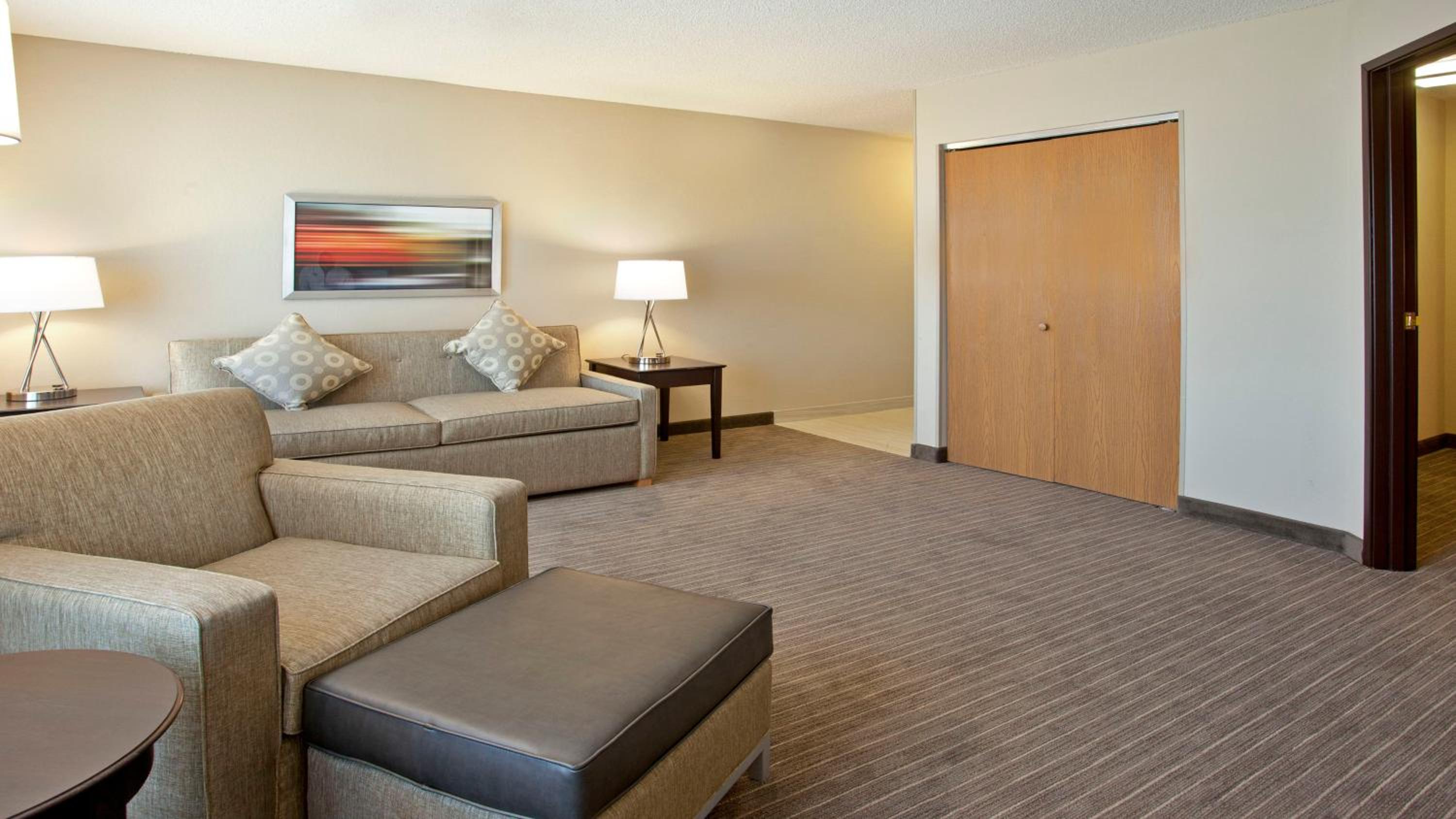 King Suite with Sofa Bed - Communications Accessible - Photo 5