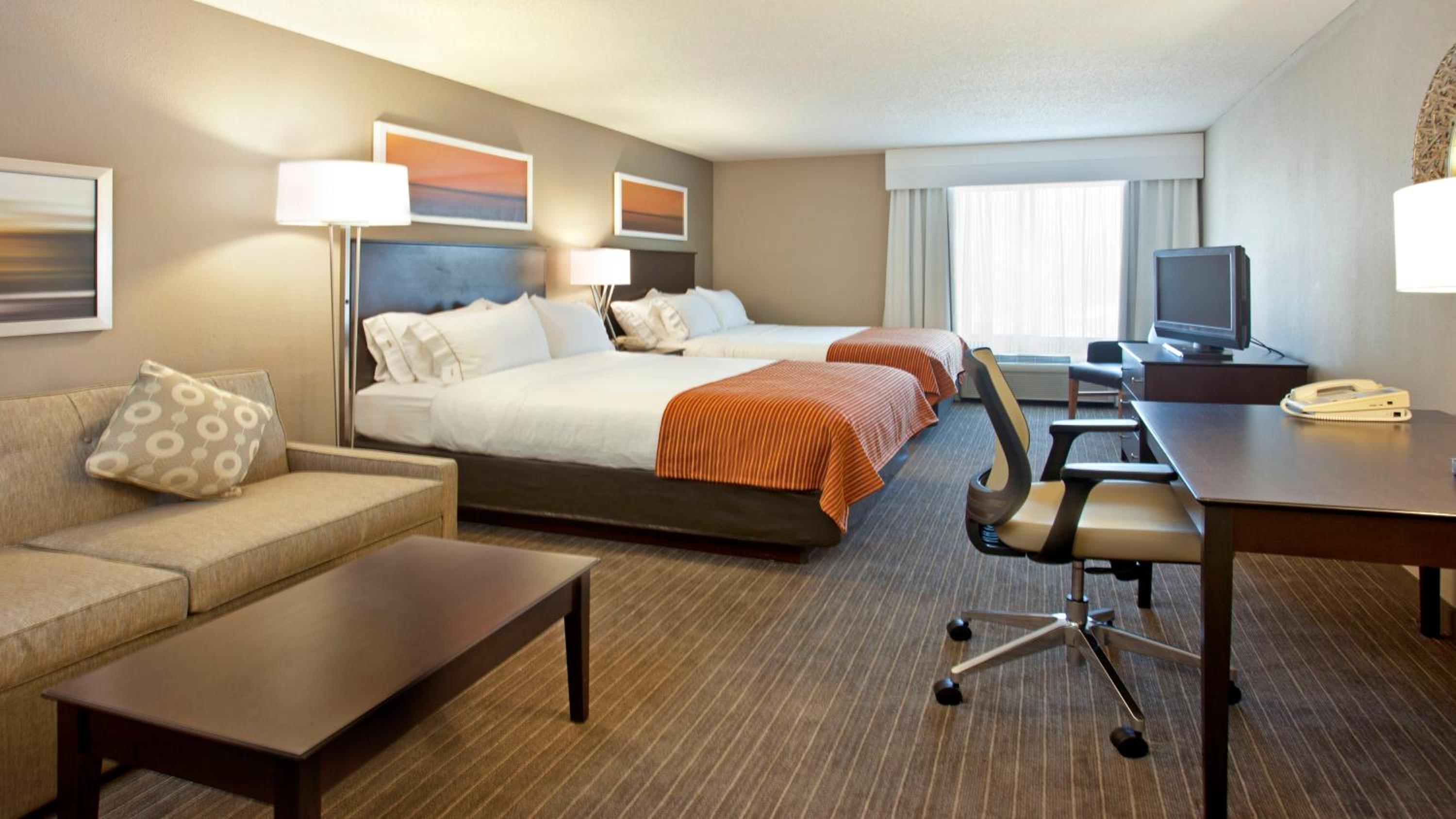 Queen Suite with Two Queen Beds - Photo 1