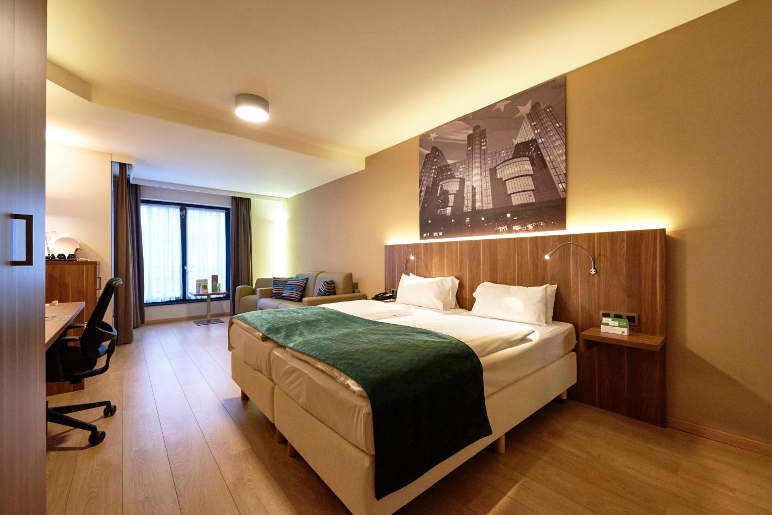 King Suite with Sofa Bed thumbnail 5