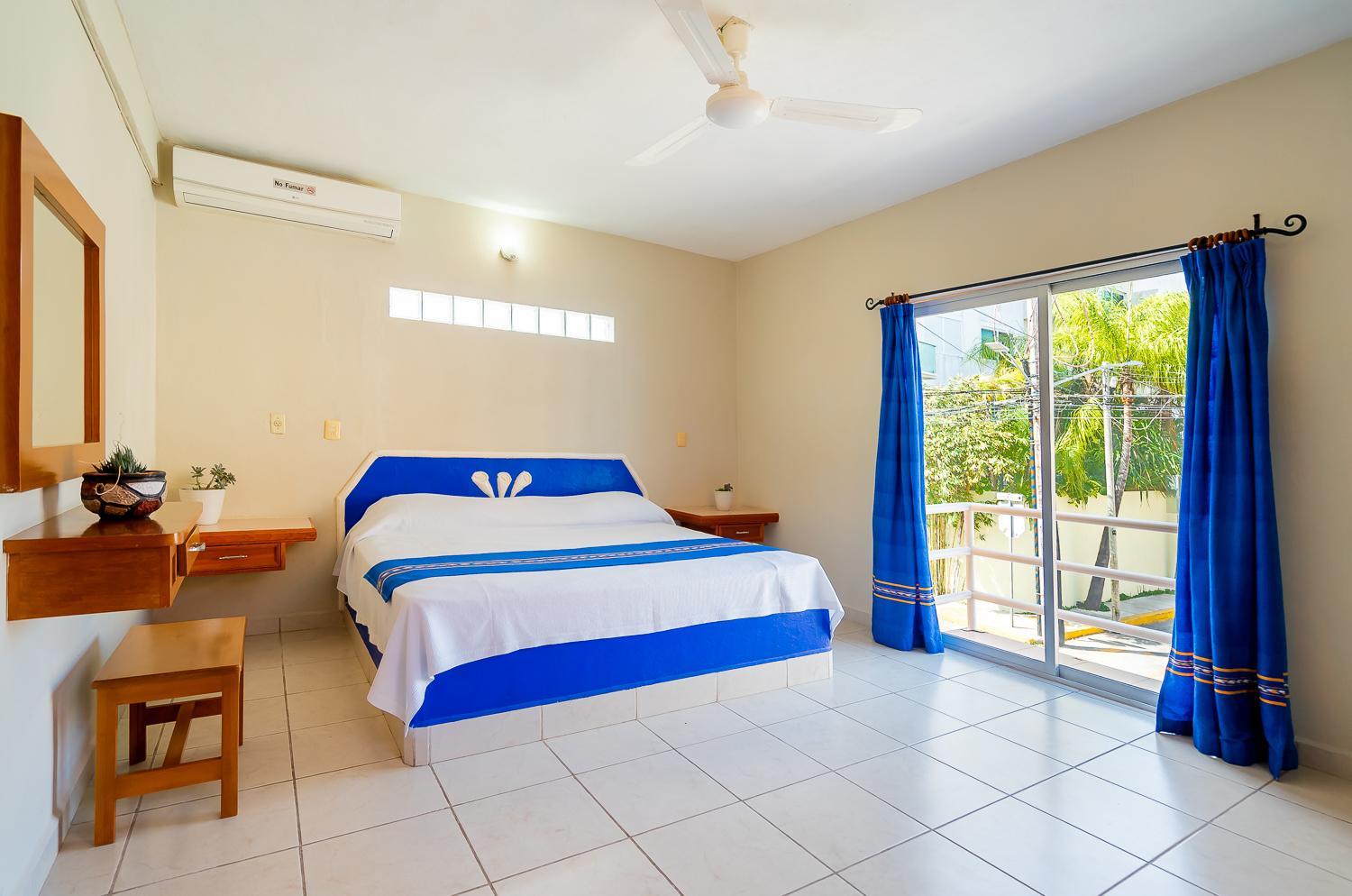 Standard King Room - Photo 4