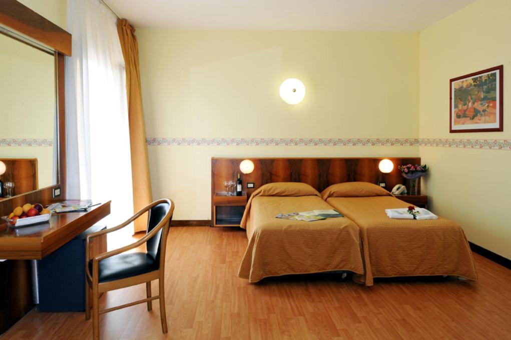 Double or Twin Room - Photo 5