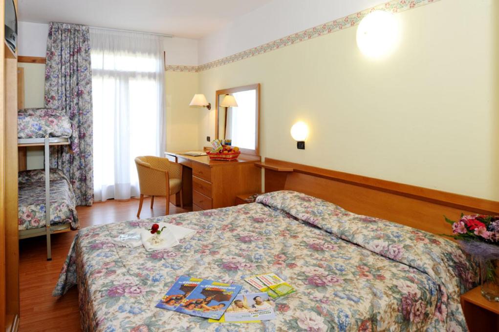 Triple Room - Photo 7