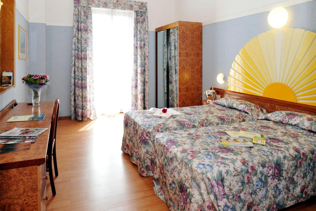 Double or Twin Room - Photo 4