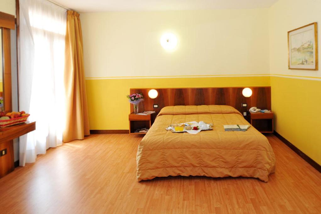Double or Twin Room - Photo 6
