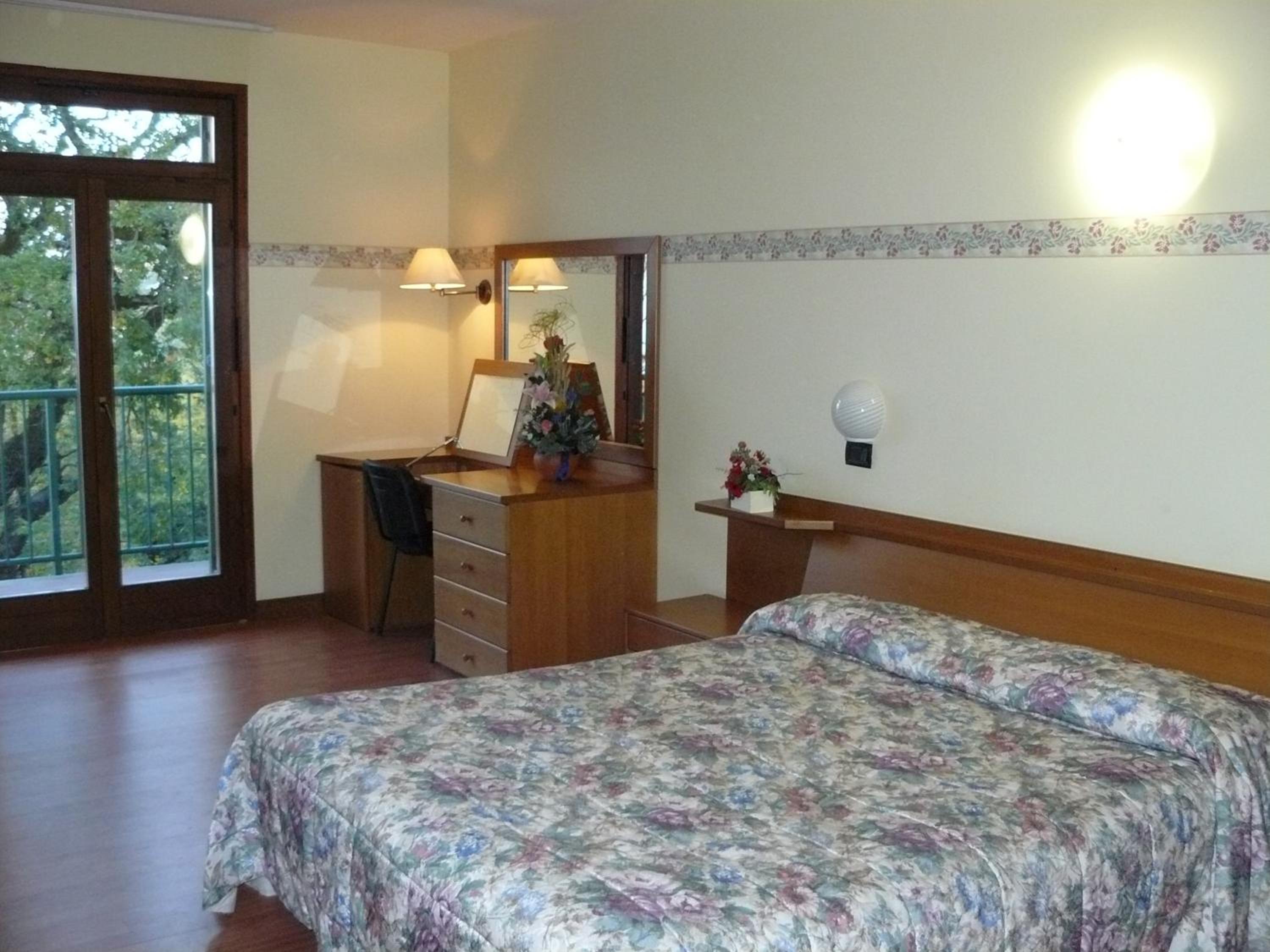 Double or Twin Room - Photo 7