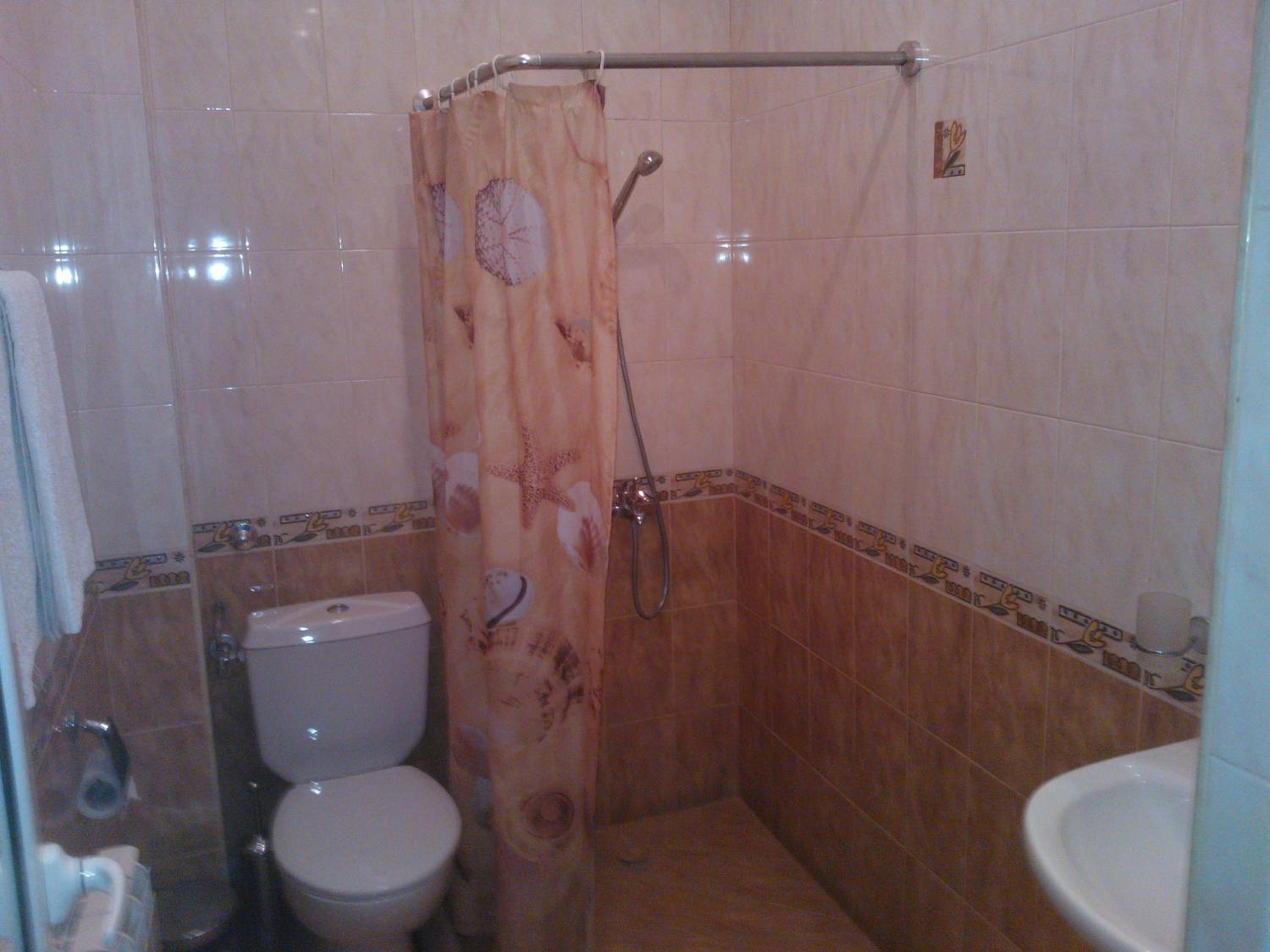 Standard Twin Room - Photo 4