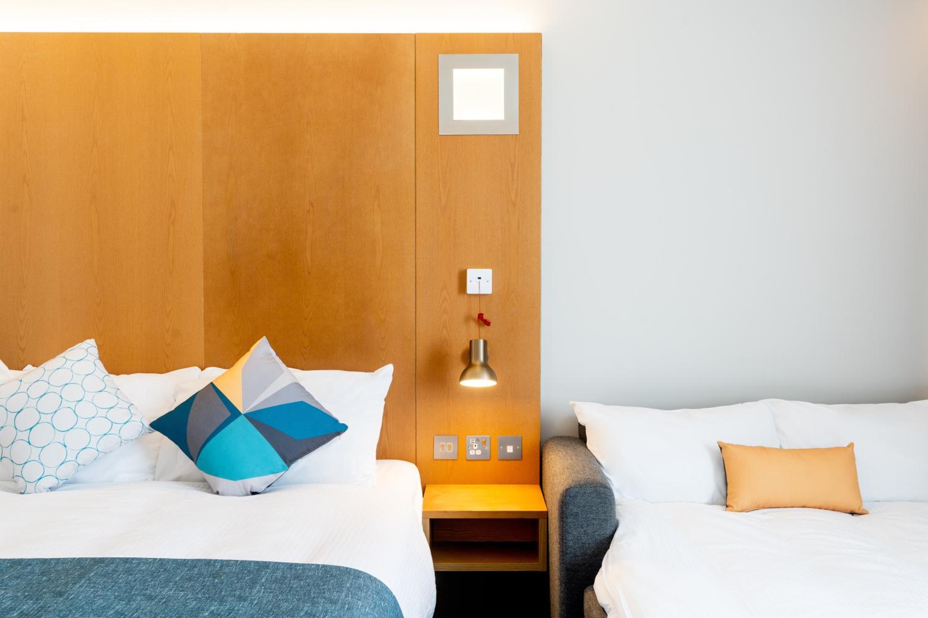 Standard Accessible Queen Room - Top Floor photo 3