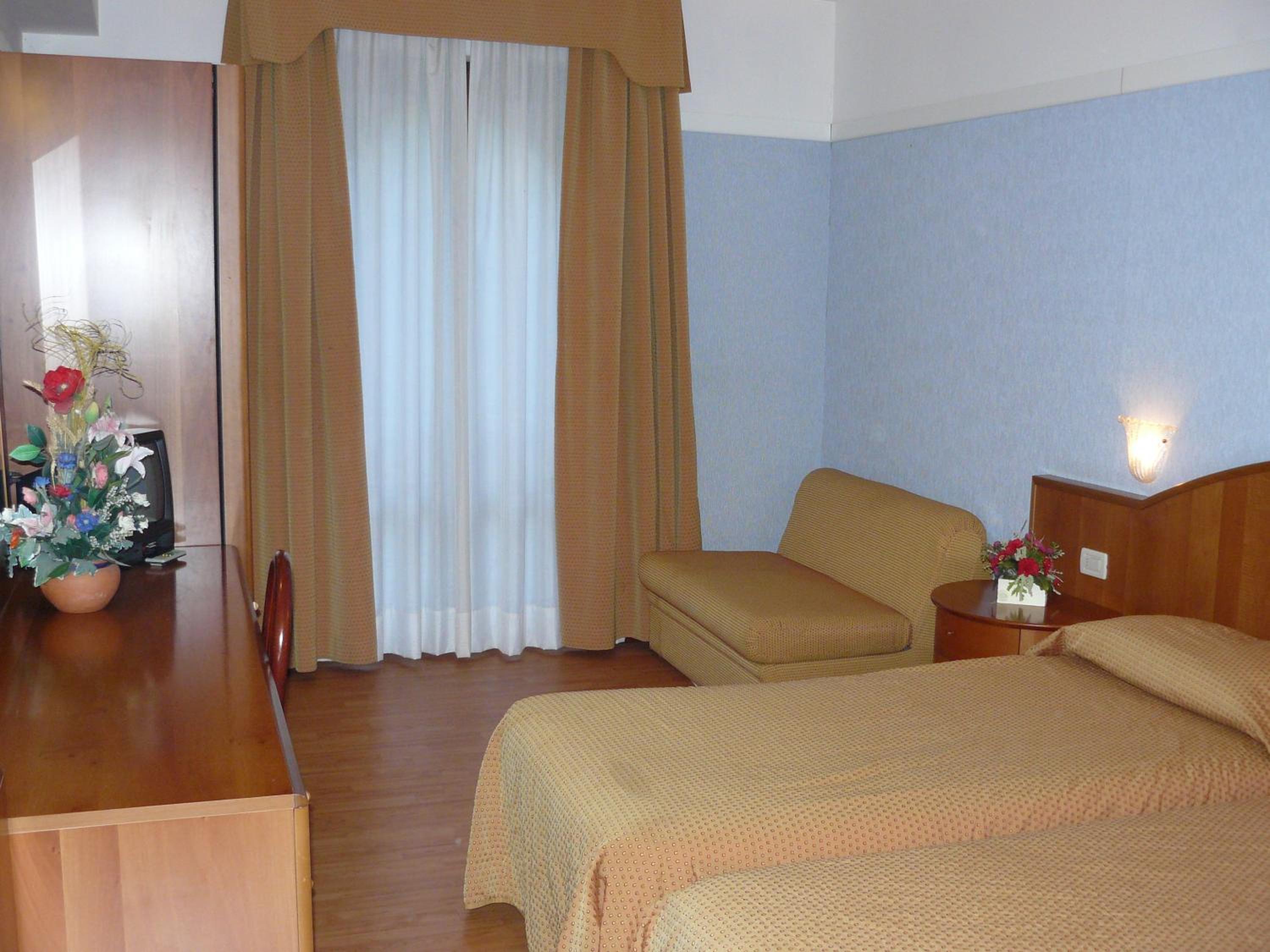 Double or Twin Room - Photo 8