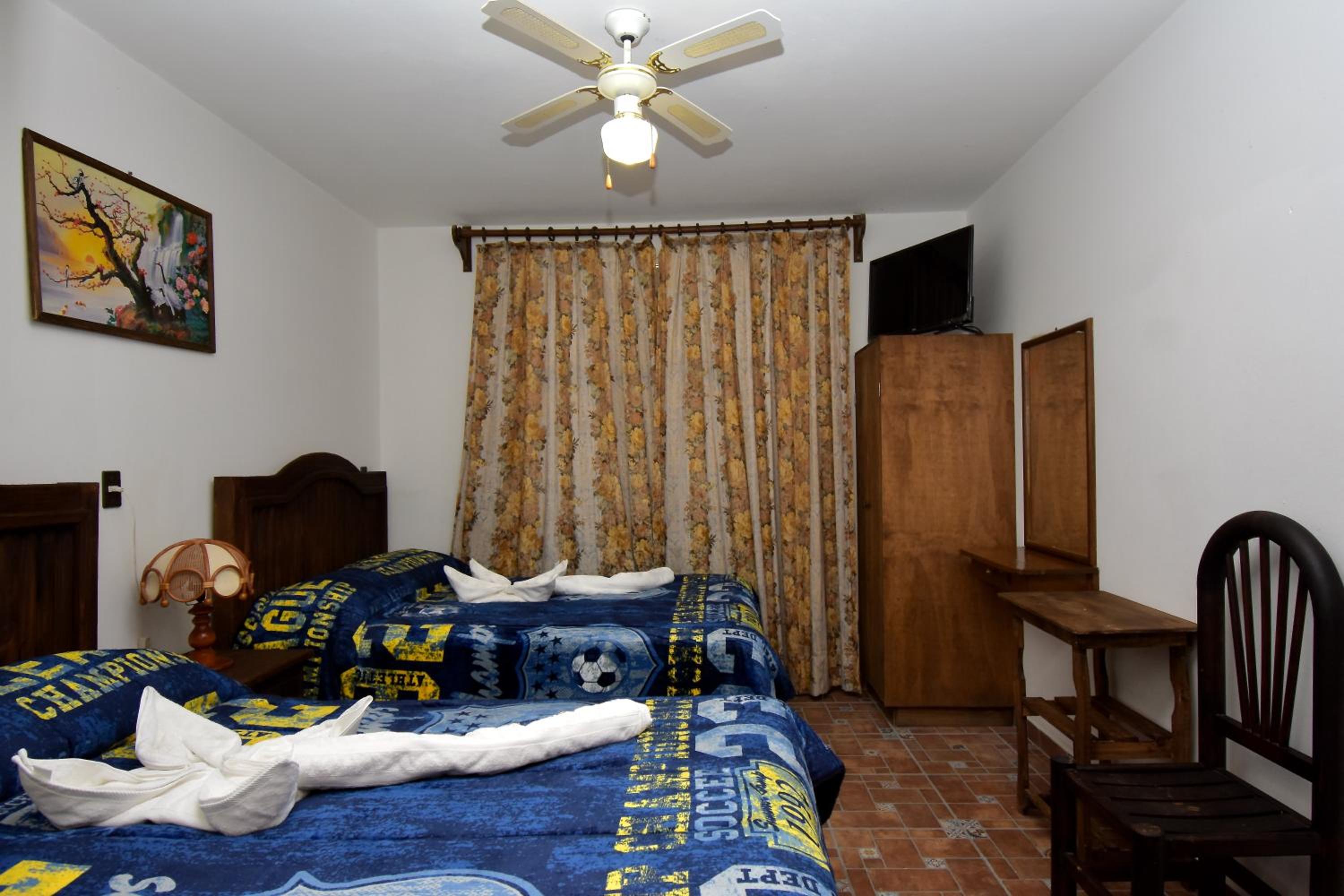 Quadruple Room - Photo 11