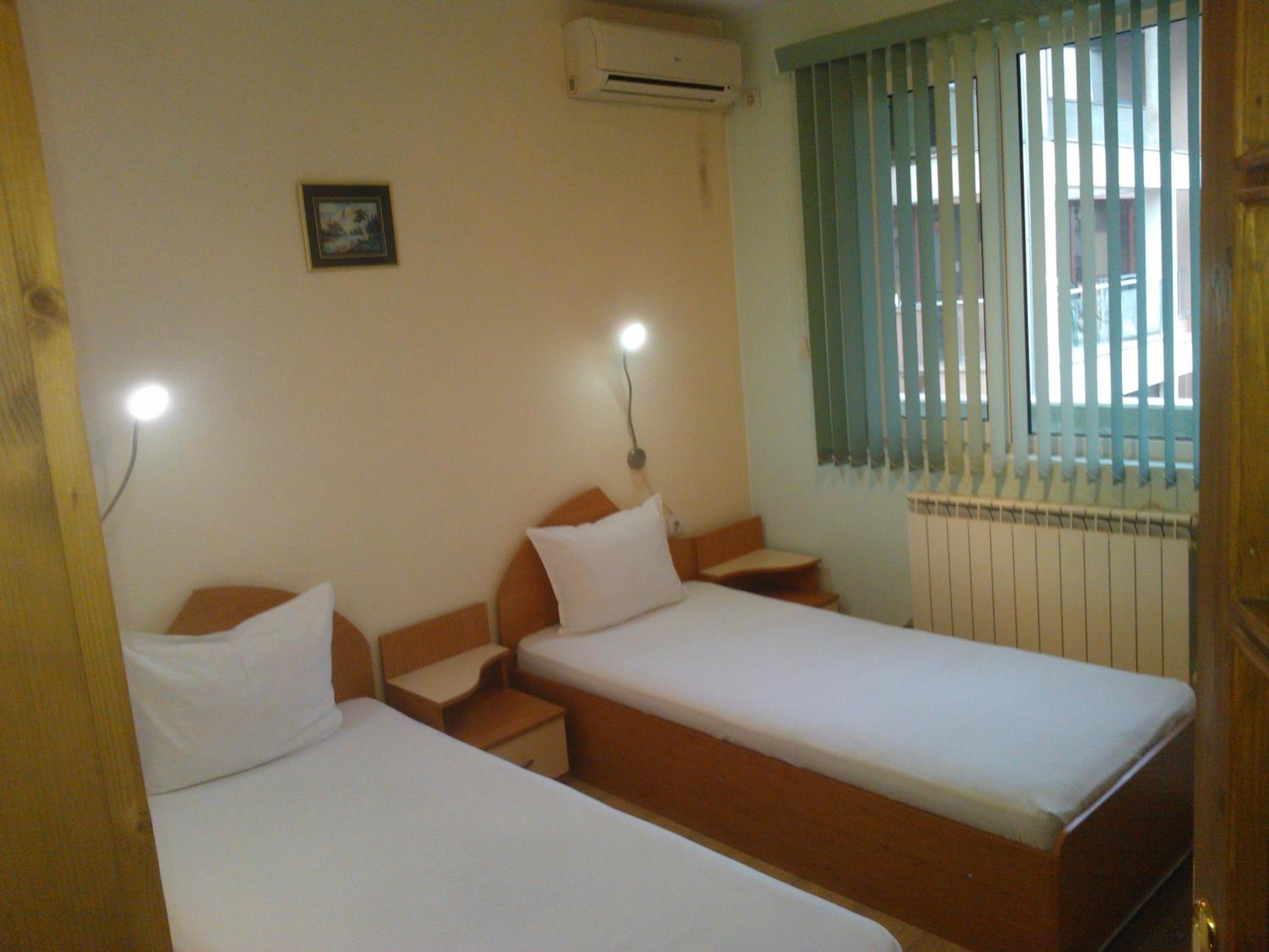 Standard Twin Room - Photo 5