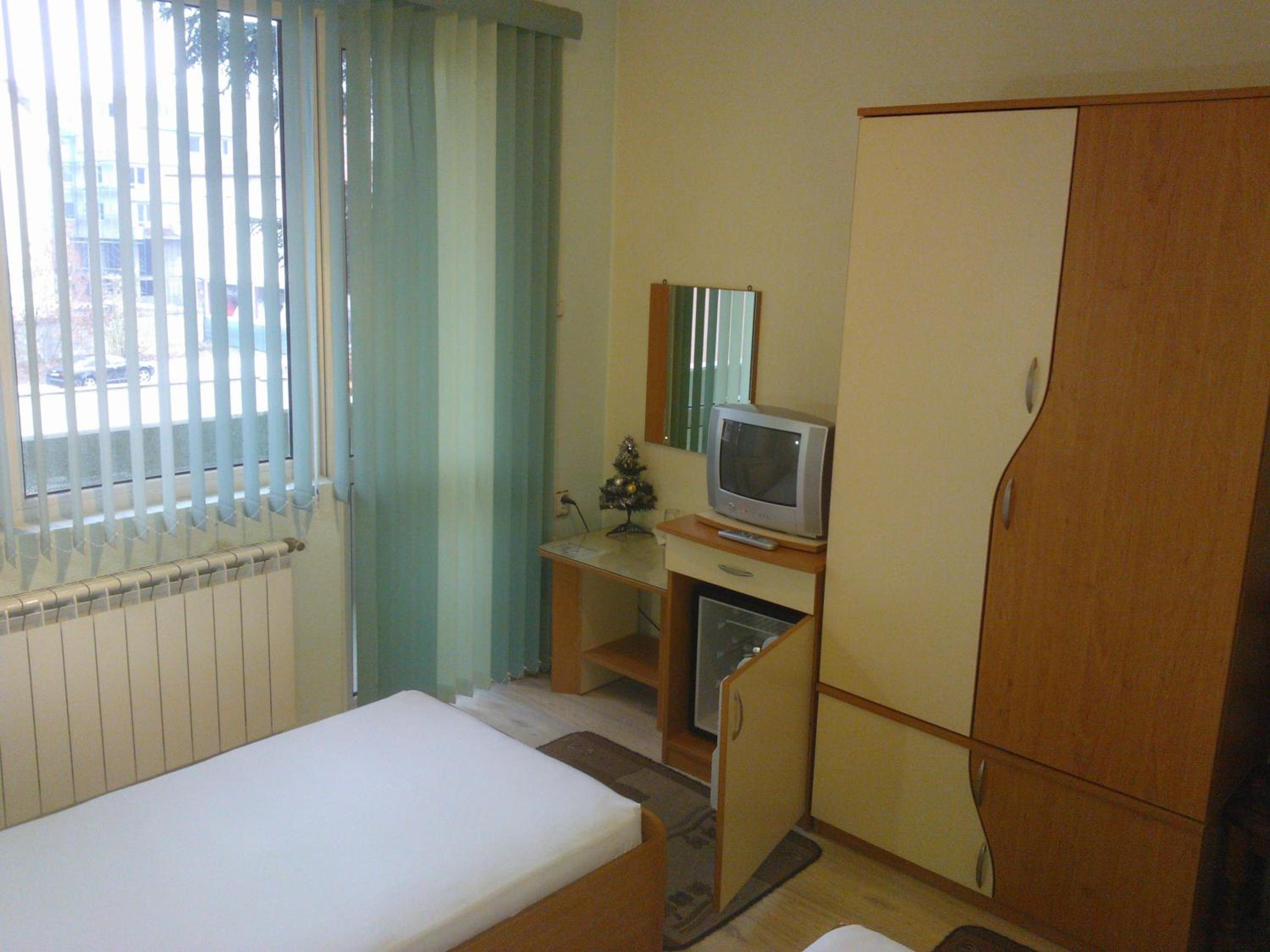 Standard Twin Room - Photo 2